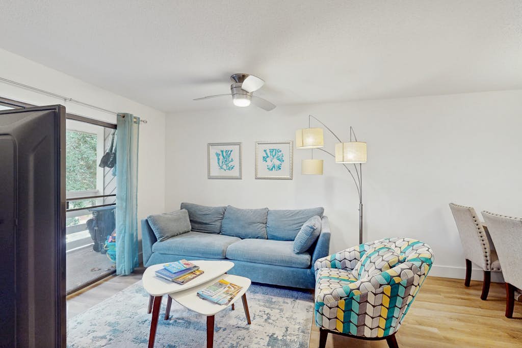 Family-friendly condo with top-floor balcony, complex pools, tennis, pickleball — Hilton Head, SC — vacation rental