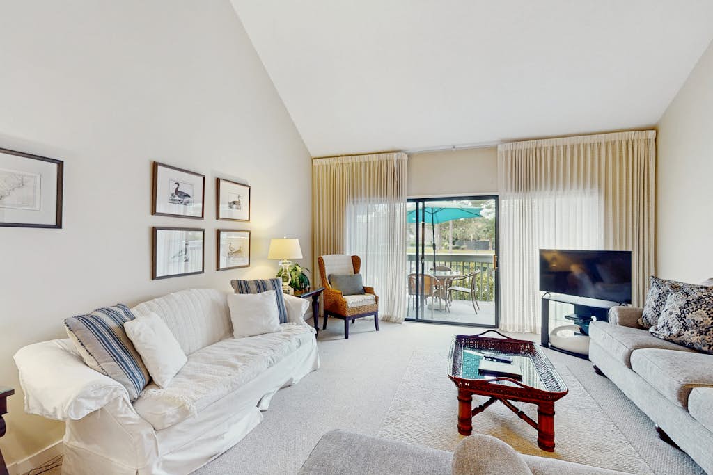 Condo w/ soaring ceilings, a deck, lagoon views, & shared tennis — Hilton Head, SC — vacation rental