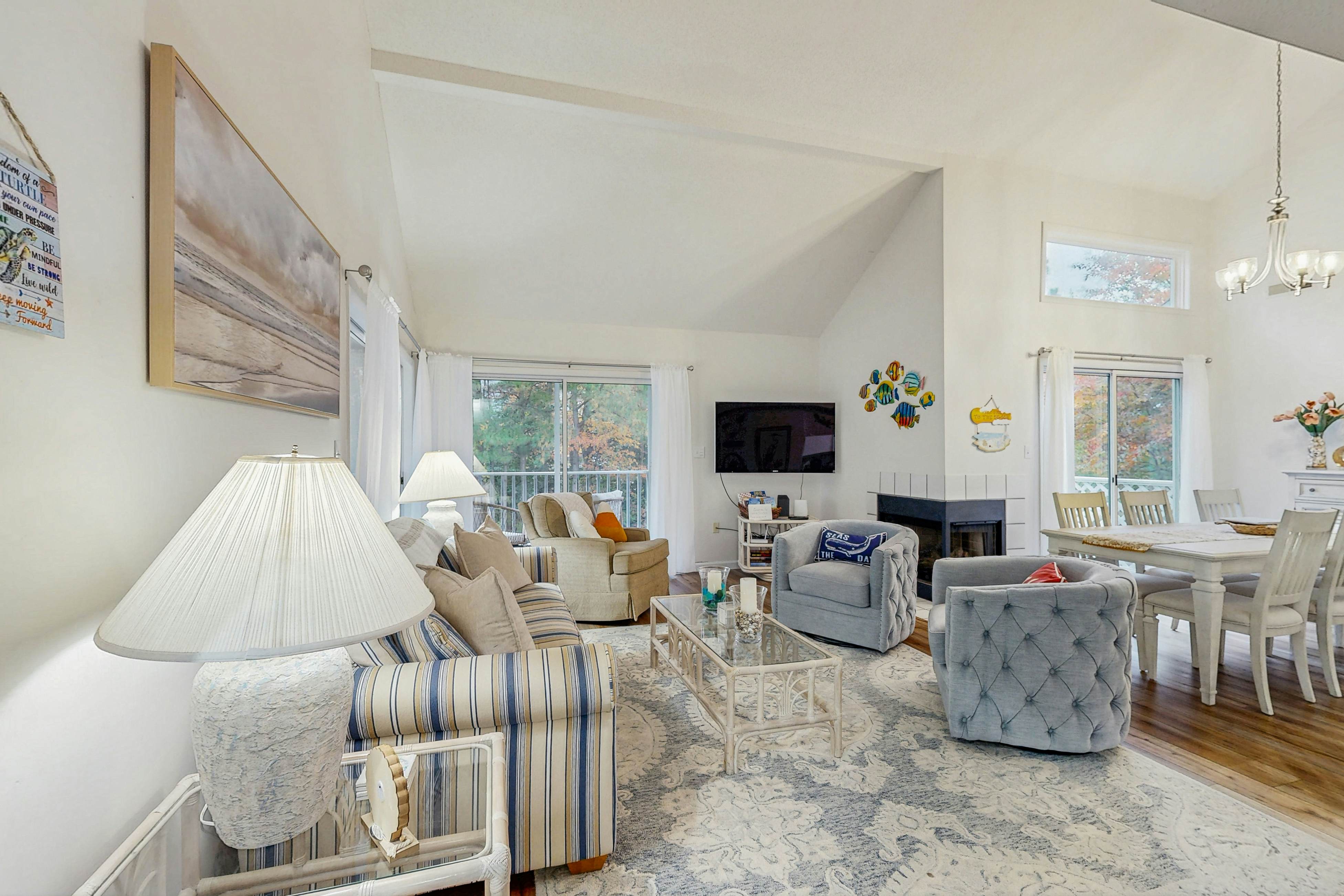 Sea Colony - 18003 Lakeview Ct