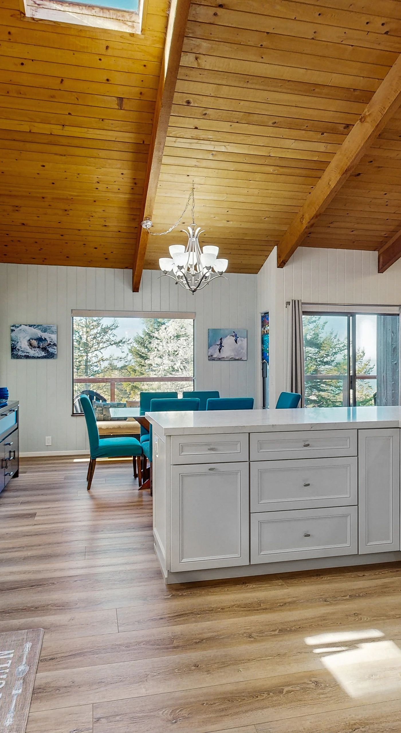 Your culinary adventures await in this well-appointed kitchen, perfect for whipping up breakfast before a day of exploration.
