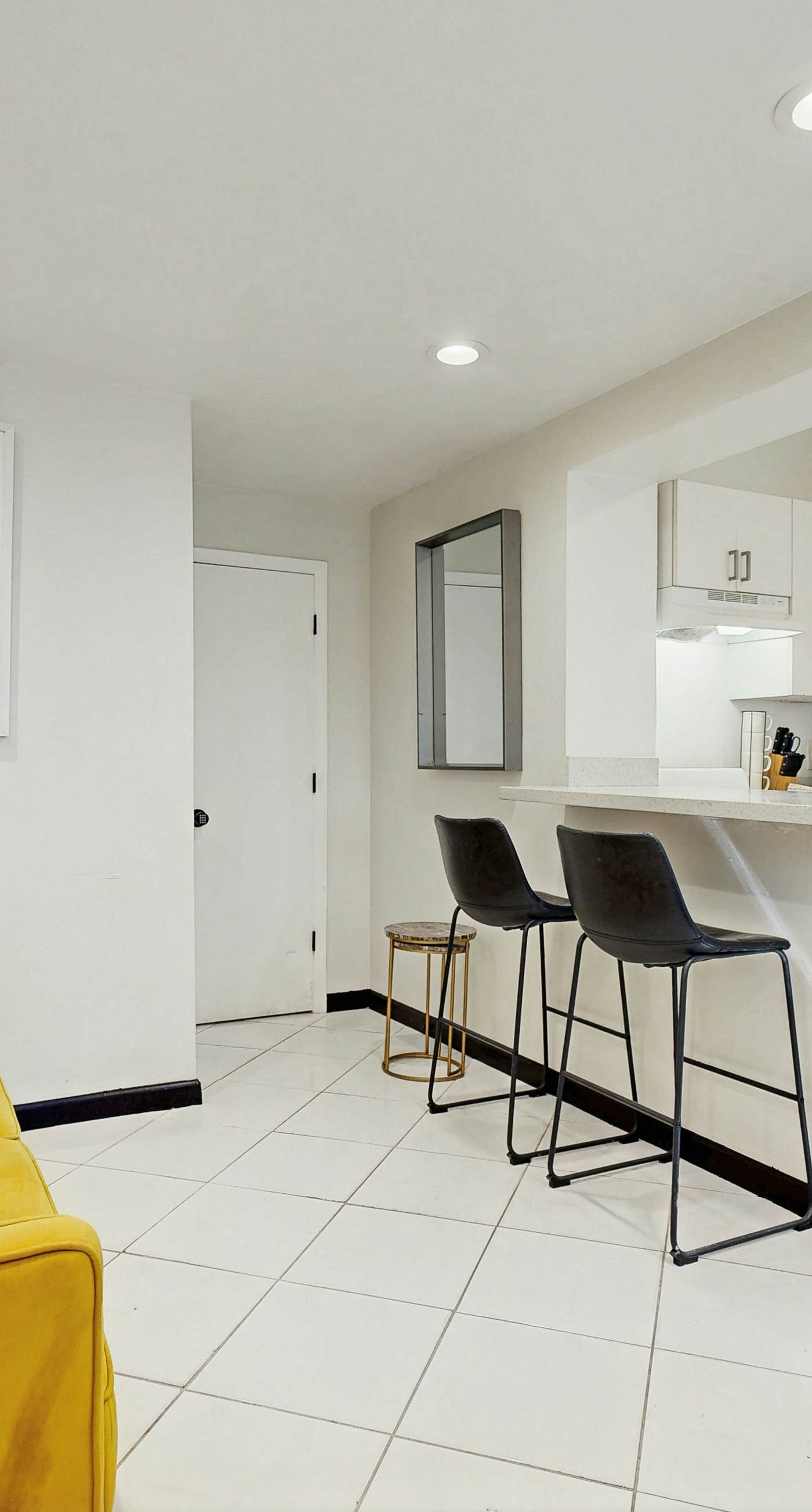 Adams Street Stunner, Unit 1