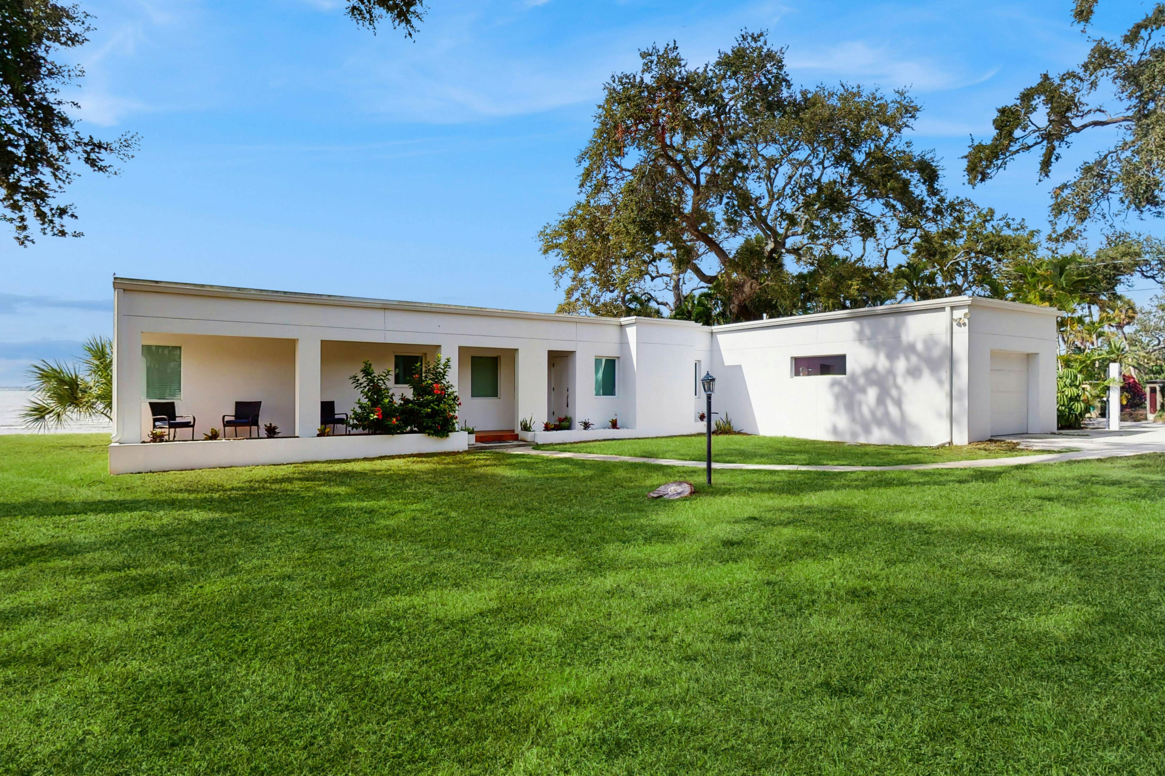 Sunsetter on Sapphire Shores