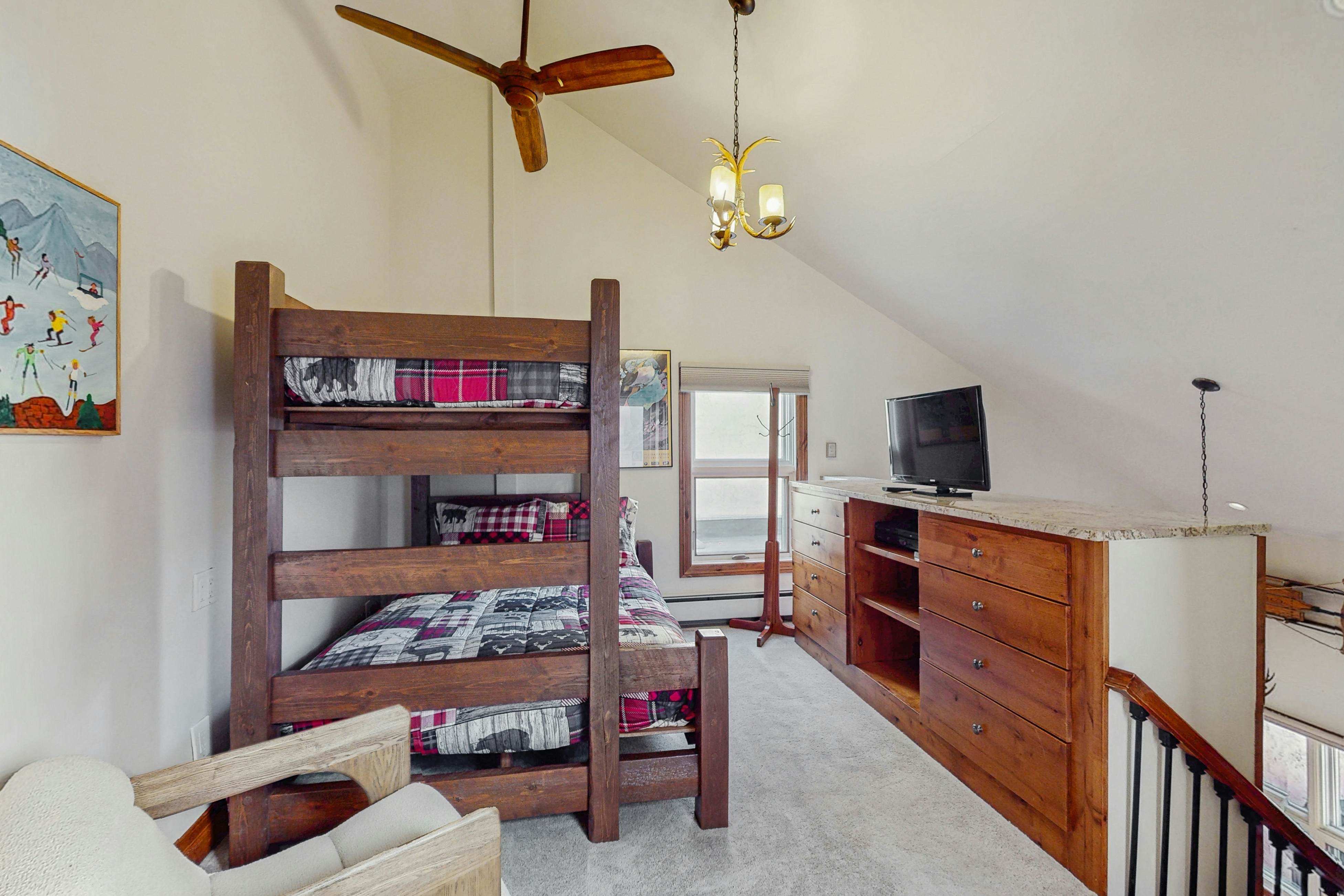 Lion Square Lodge South 556