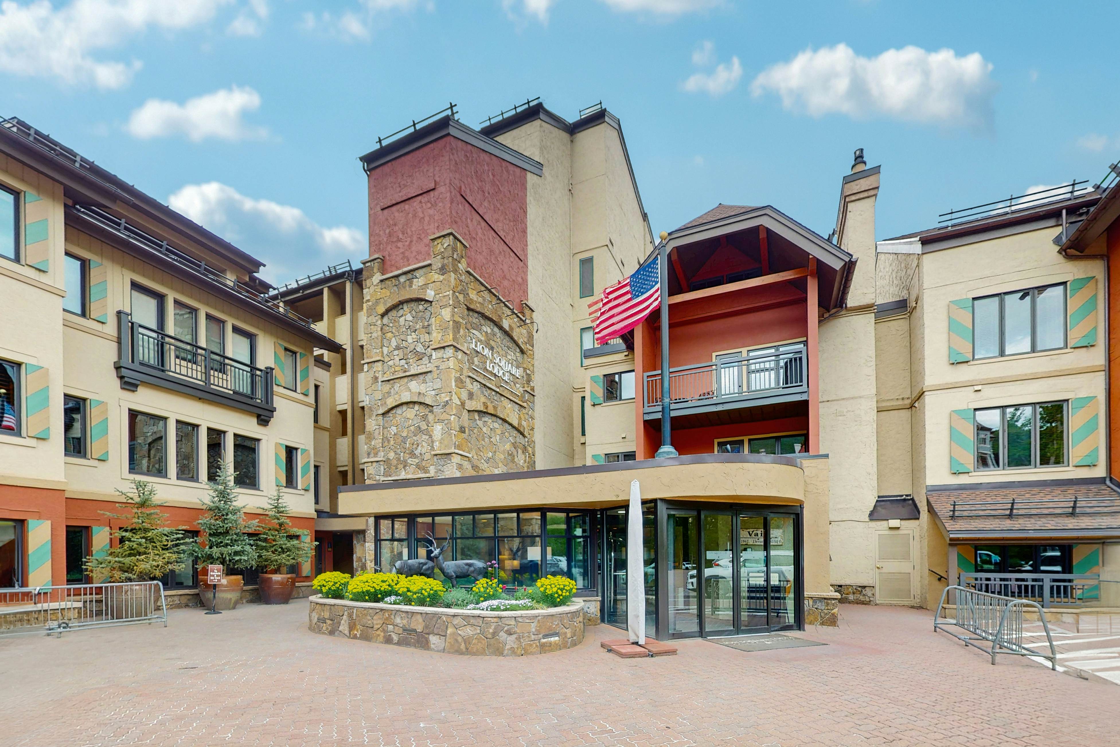 Lion Square Lodge South 556