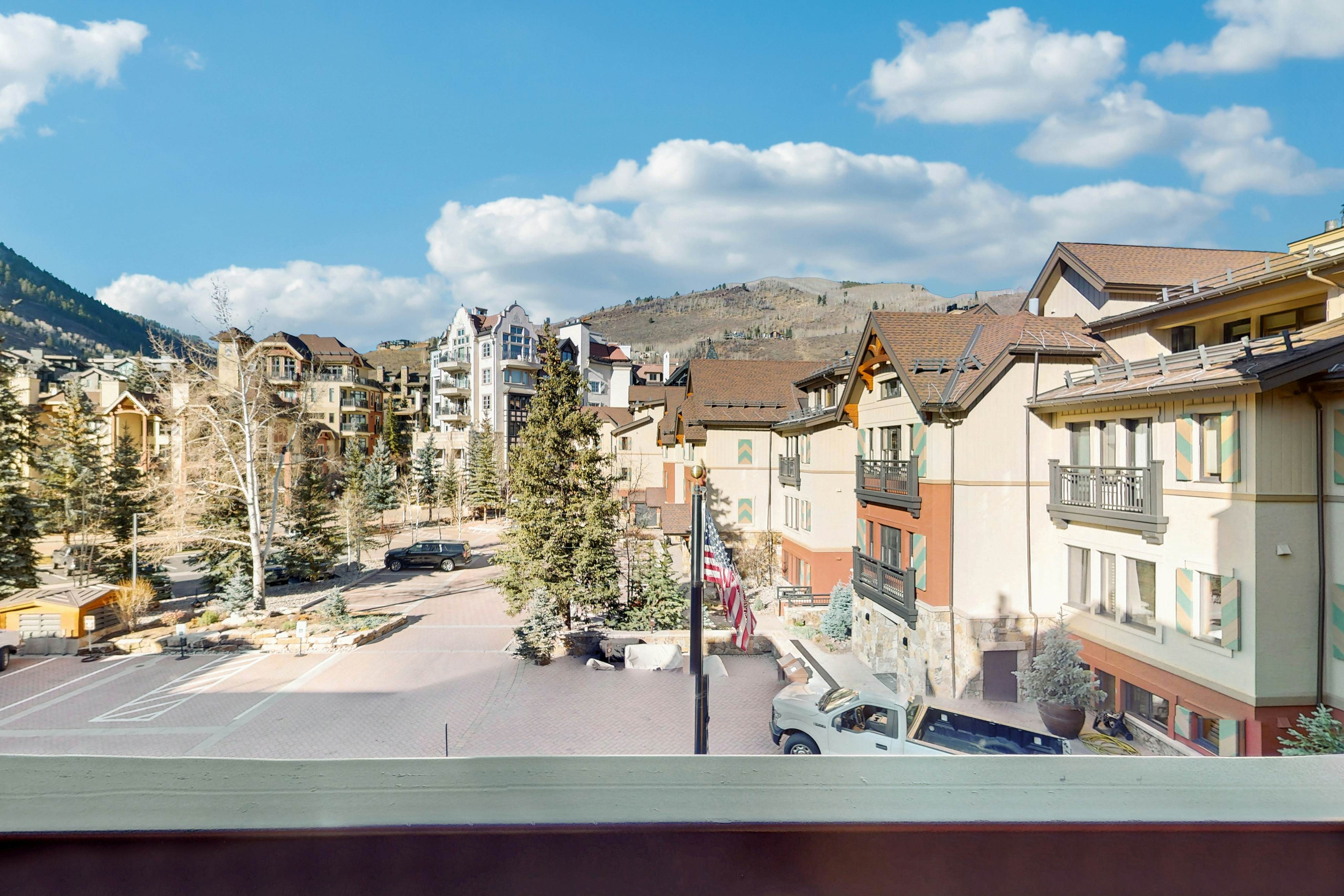 Lion Square Lodge South 556