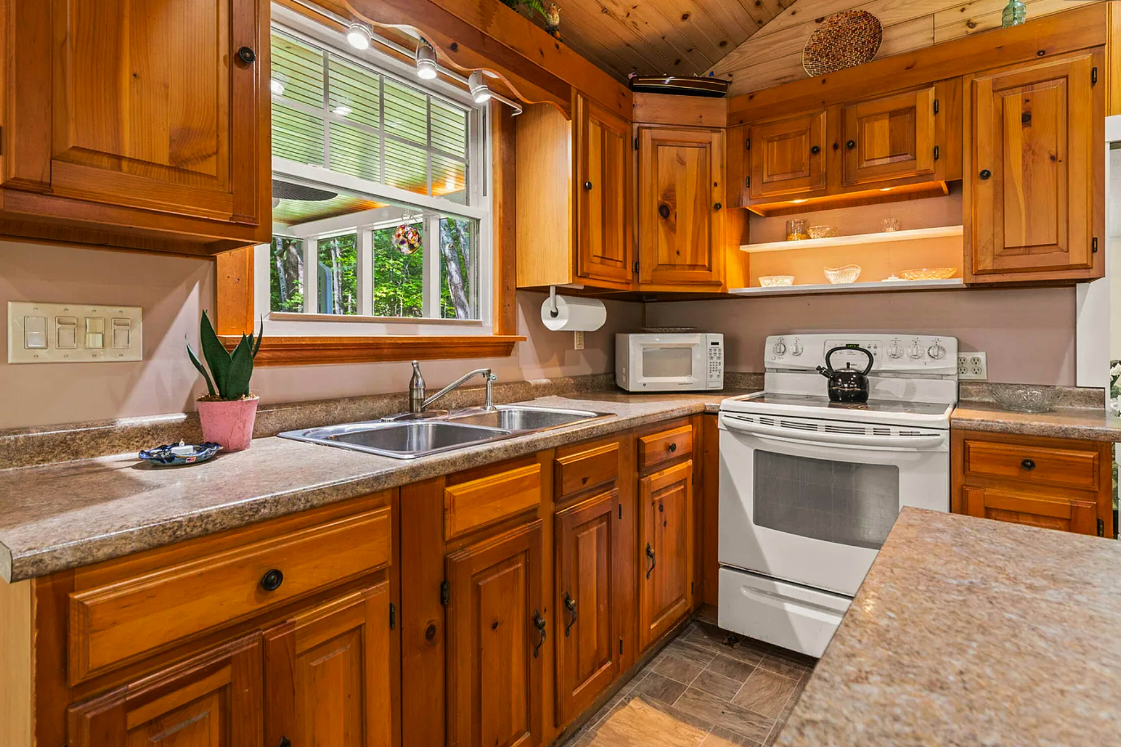 Sebago Shores Cottage