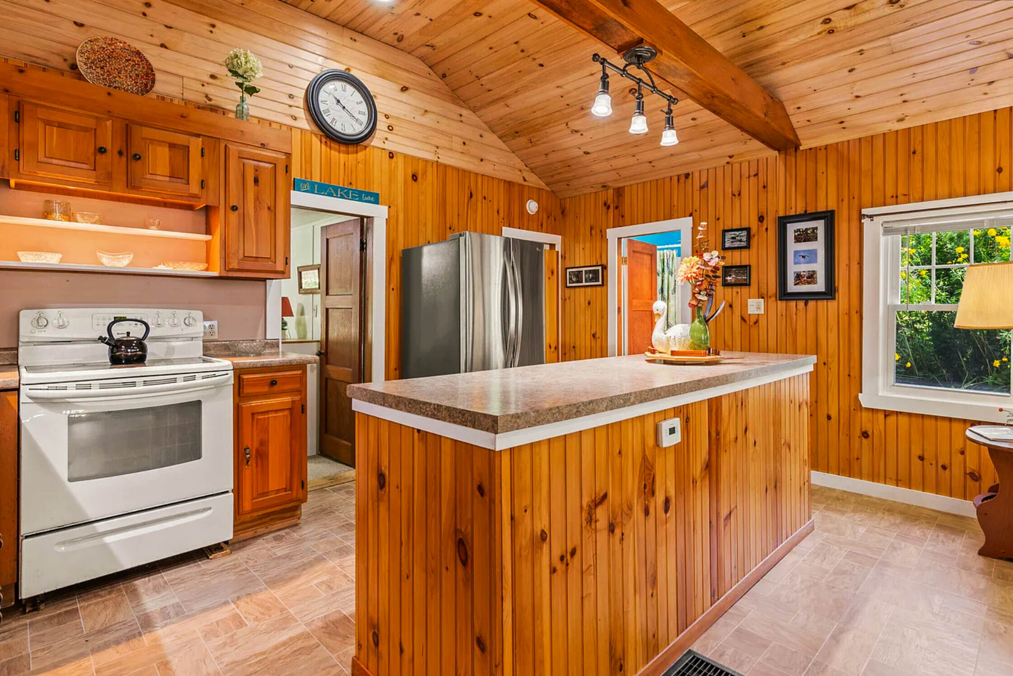 Sebago Shores Cottage