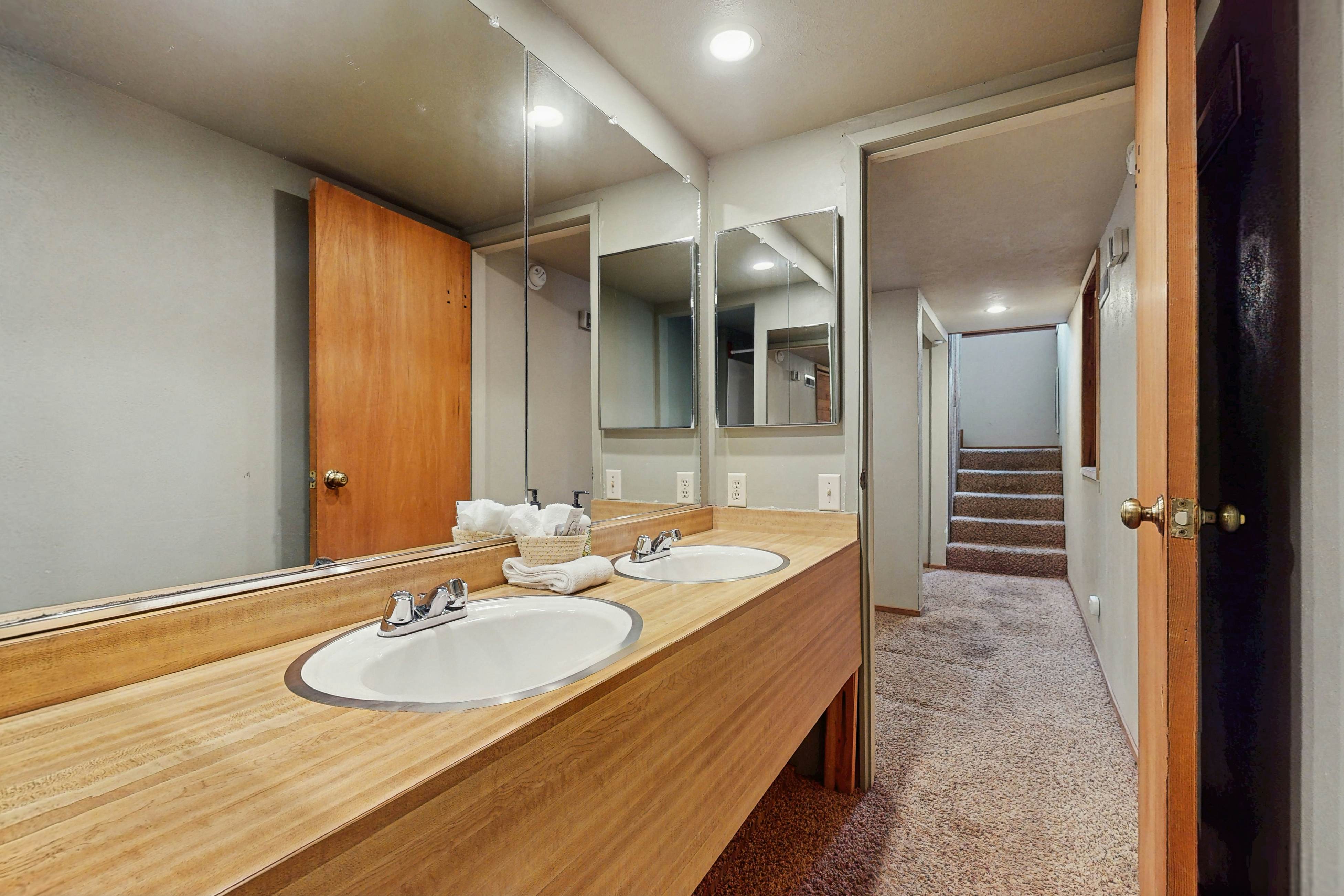 Retro Family Gathering Home in Tahoe Donner