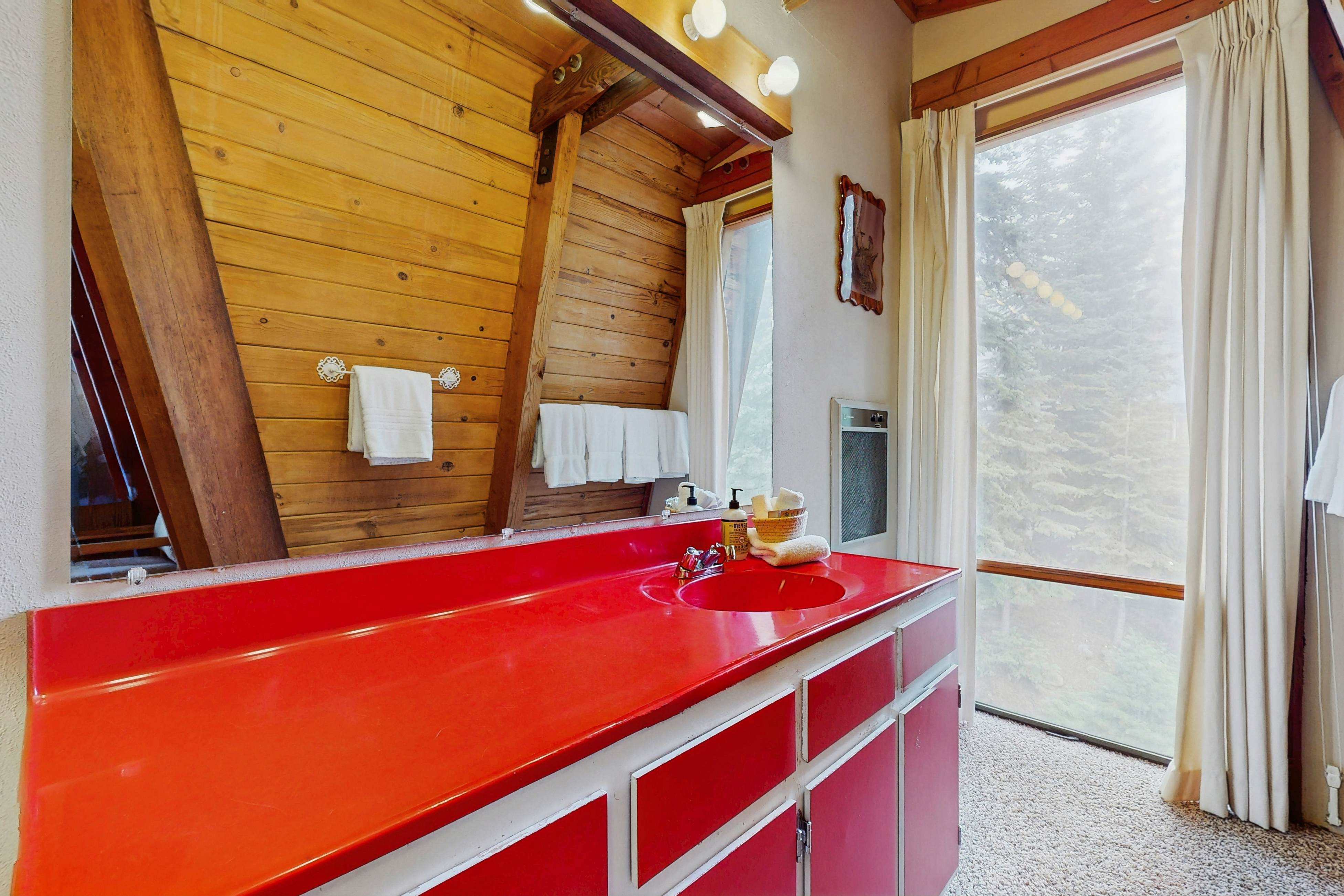 Retro Family Gathering Home in Tahoe Donner