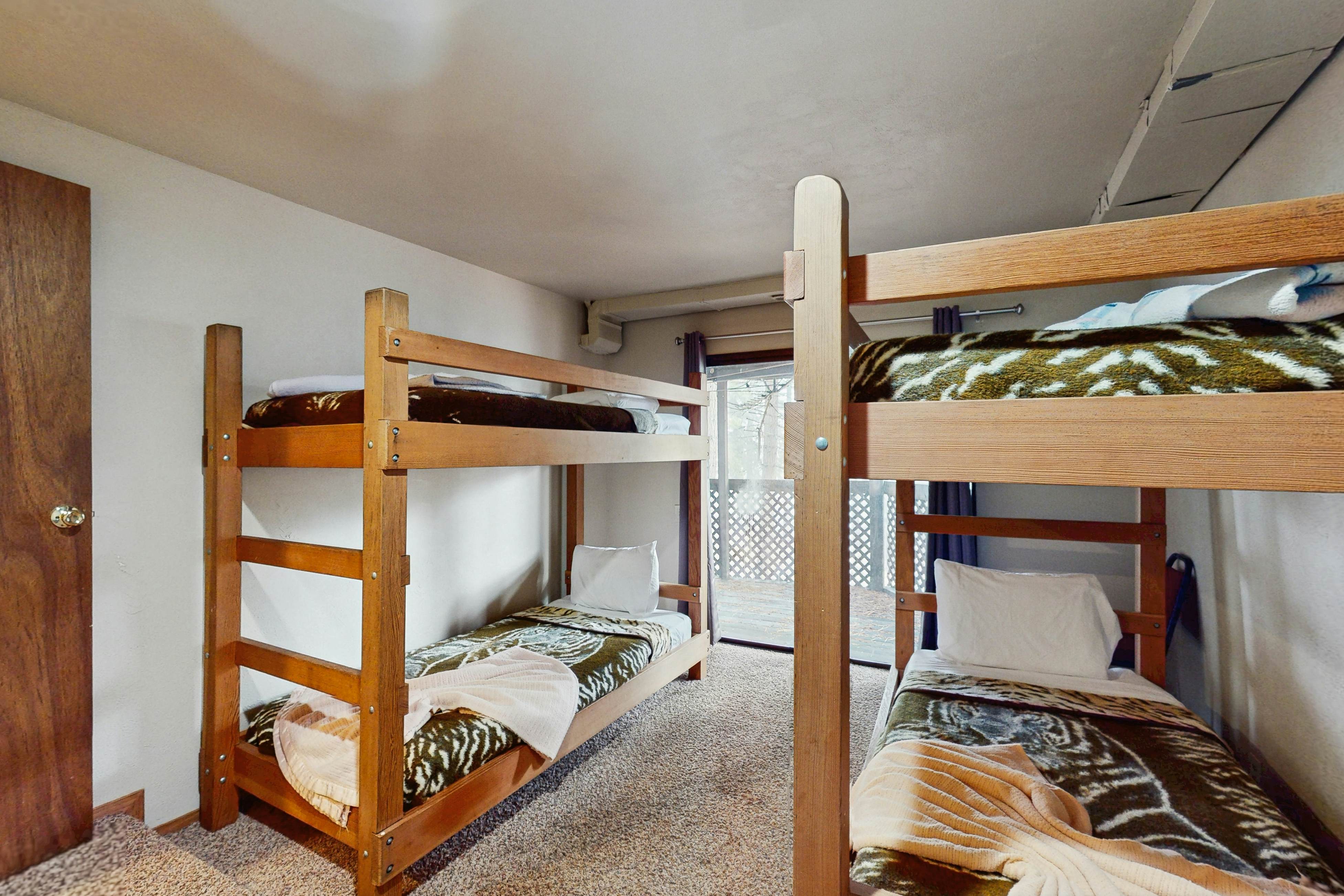 Retro Family Gathering Home in Tahoe Donner