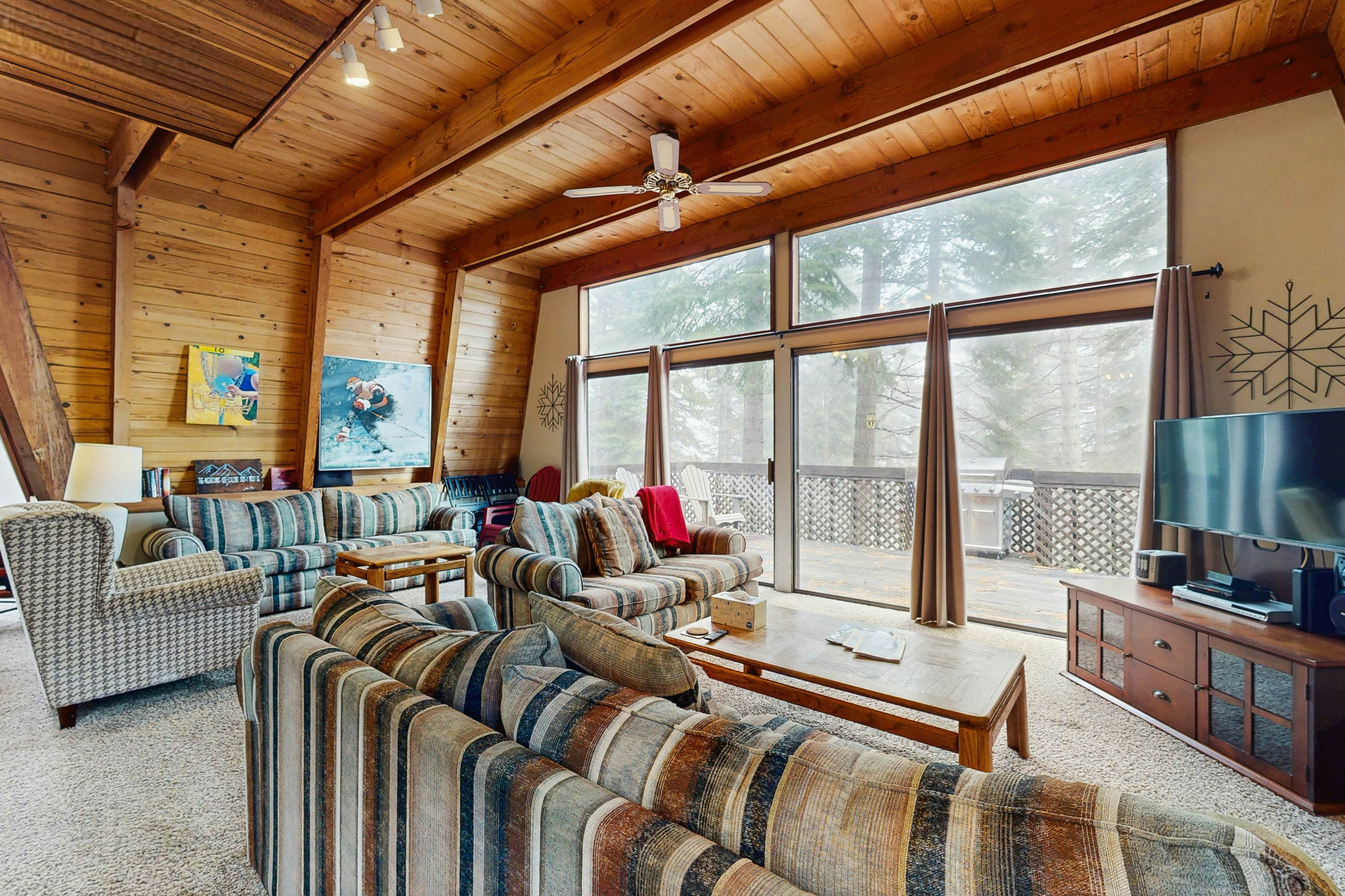 Retro Family Gathering Home in Tahoe Donner