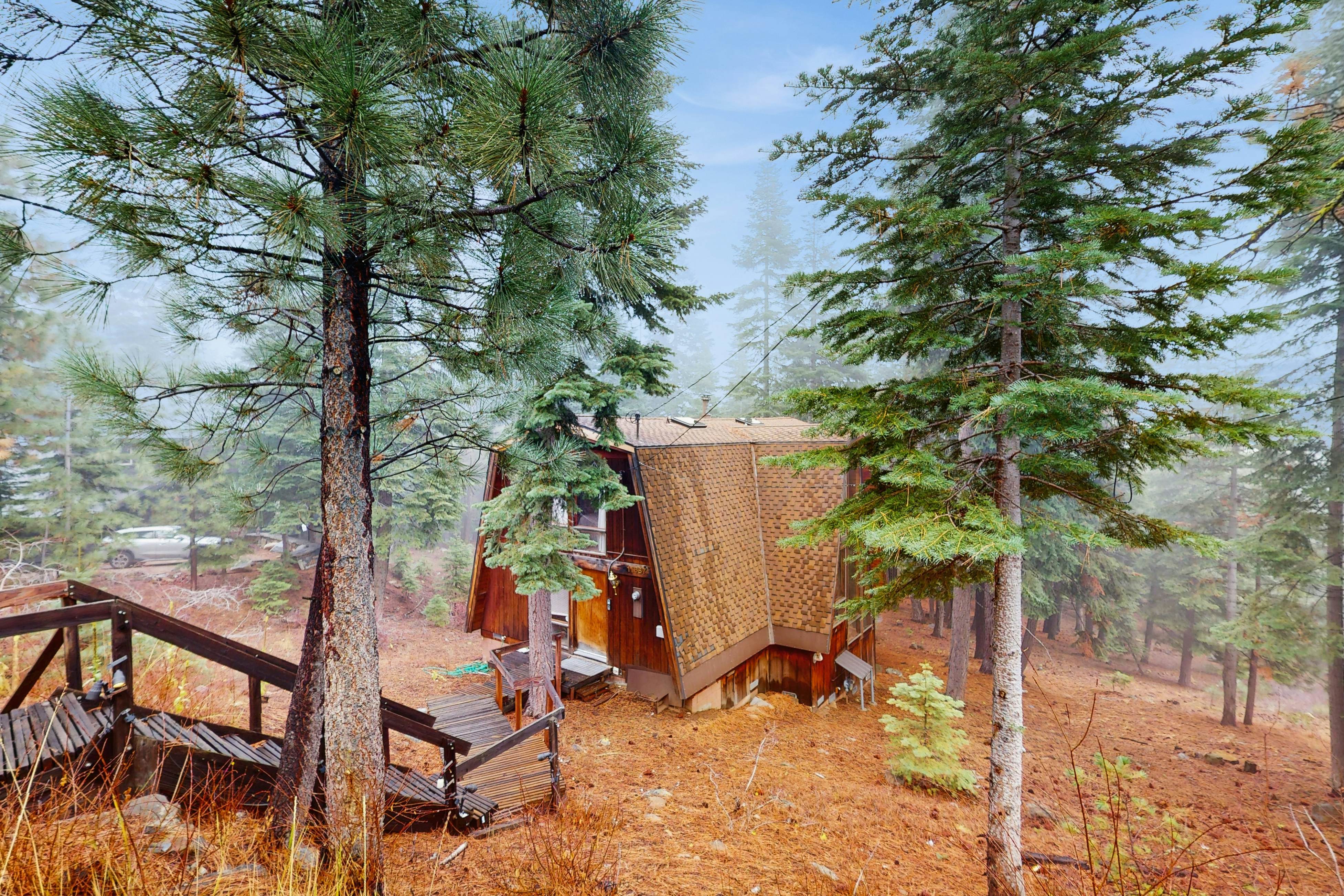 Retro Family Gathering Home in Tahoe Donner