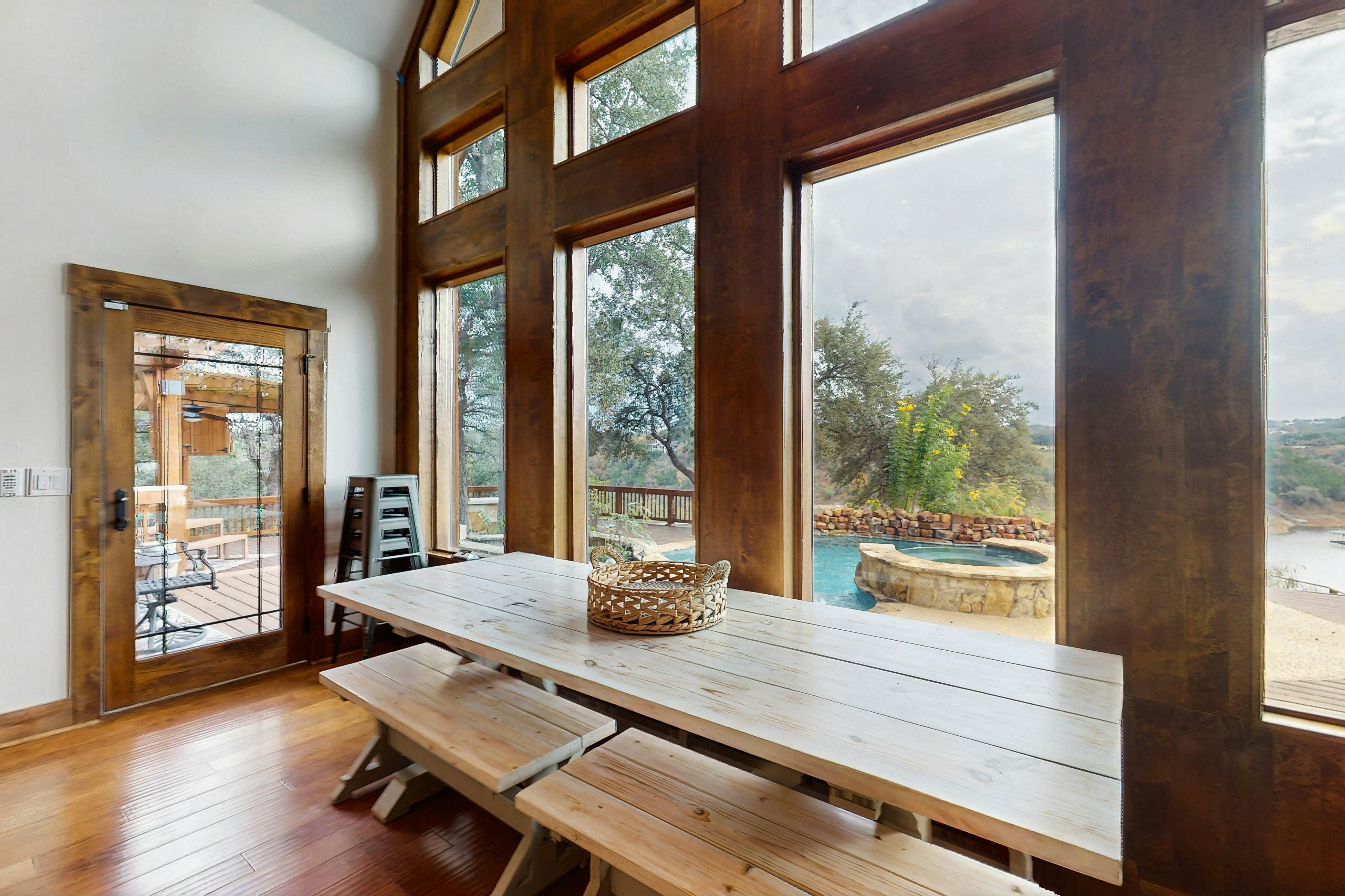 Spicewood Sunset Lake Villa 