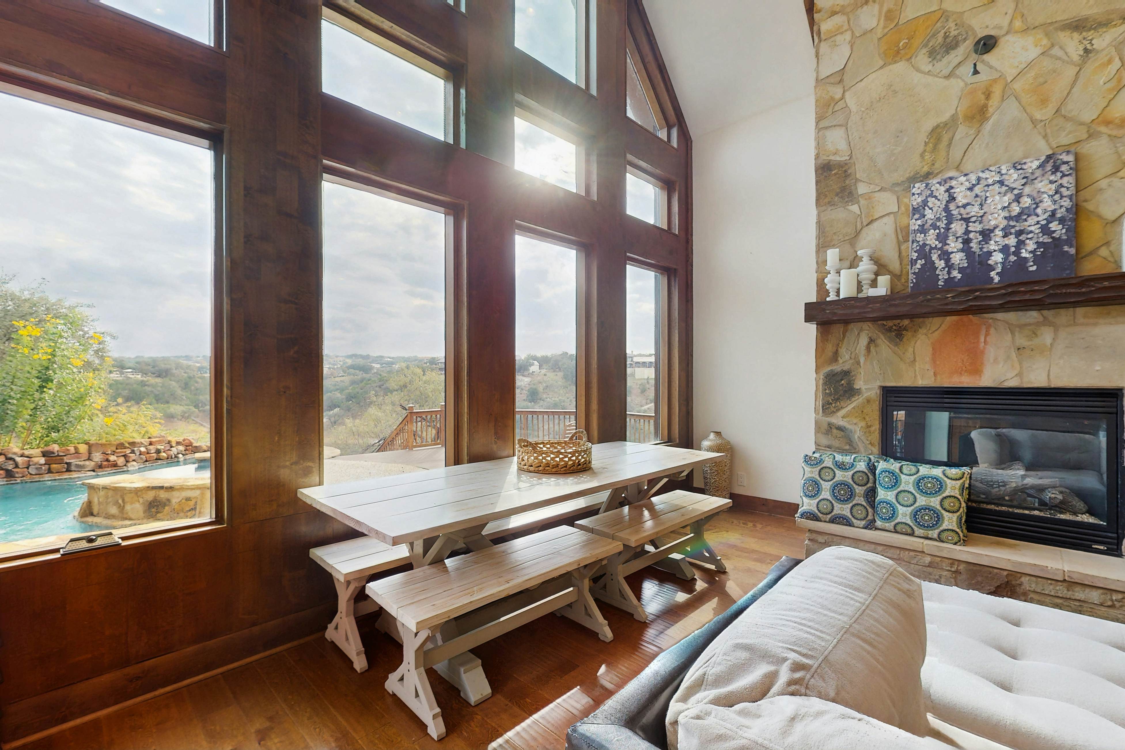 Spicewood Sunset Lake Villa 