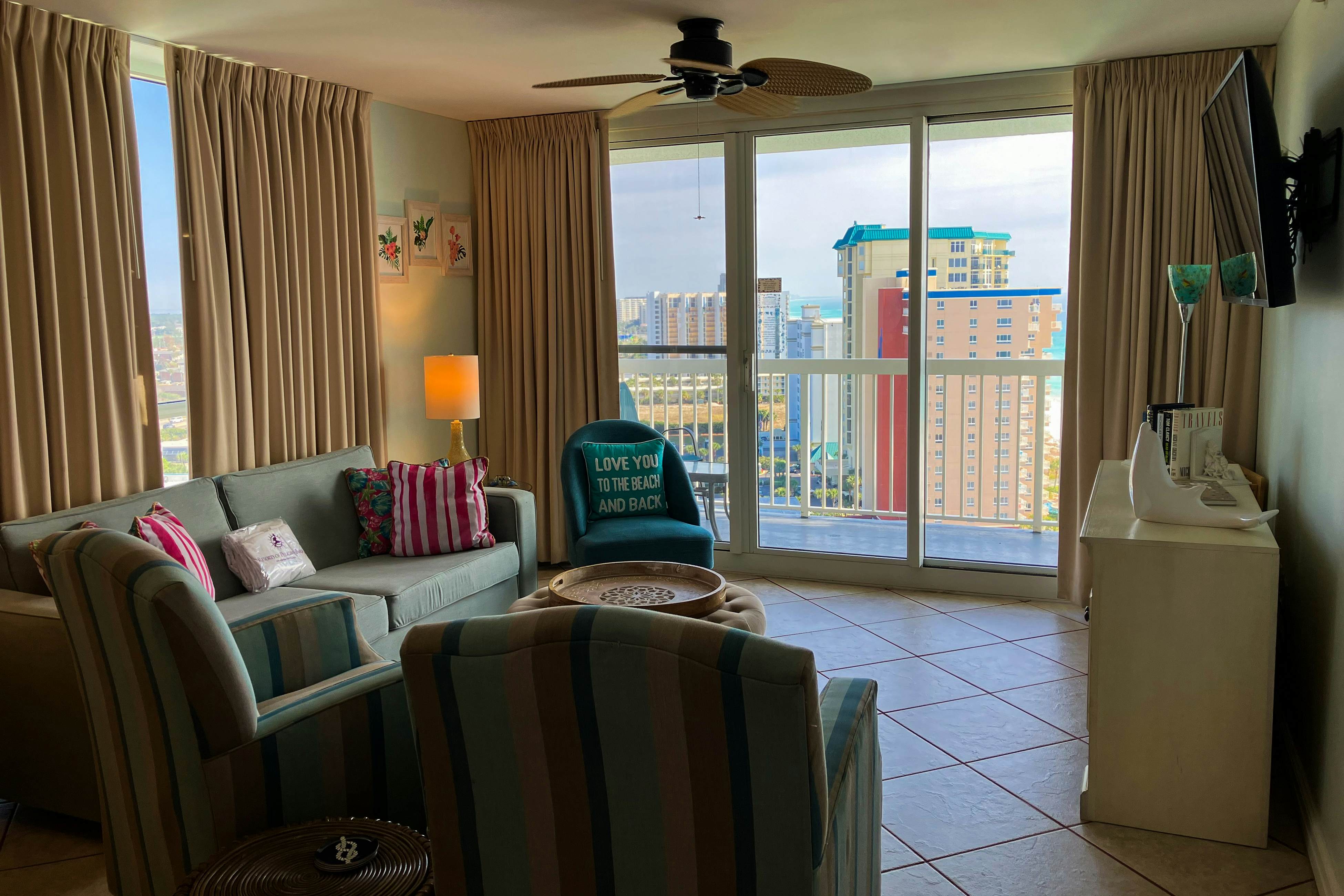 Pelican Beach Resort 1818