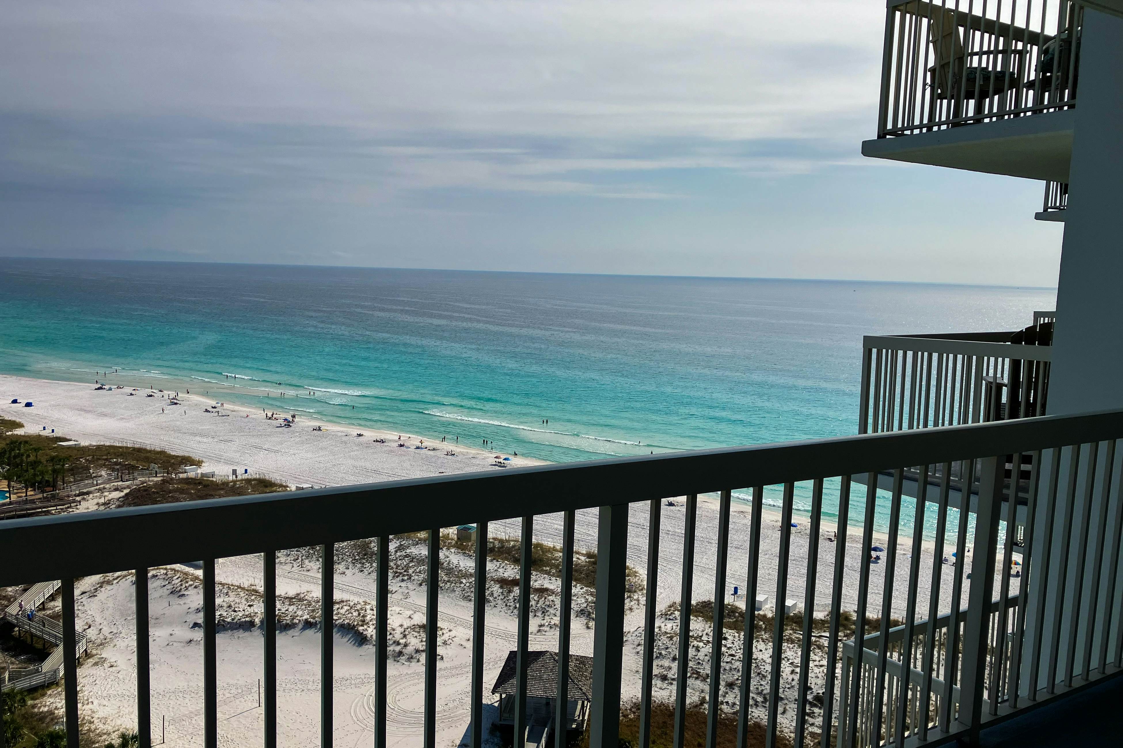 Pelican Beach Resort 1818