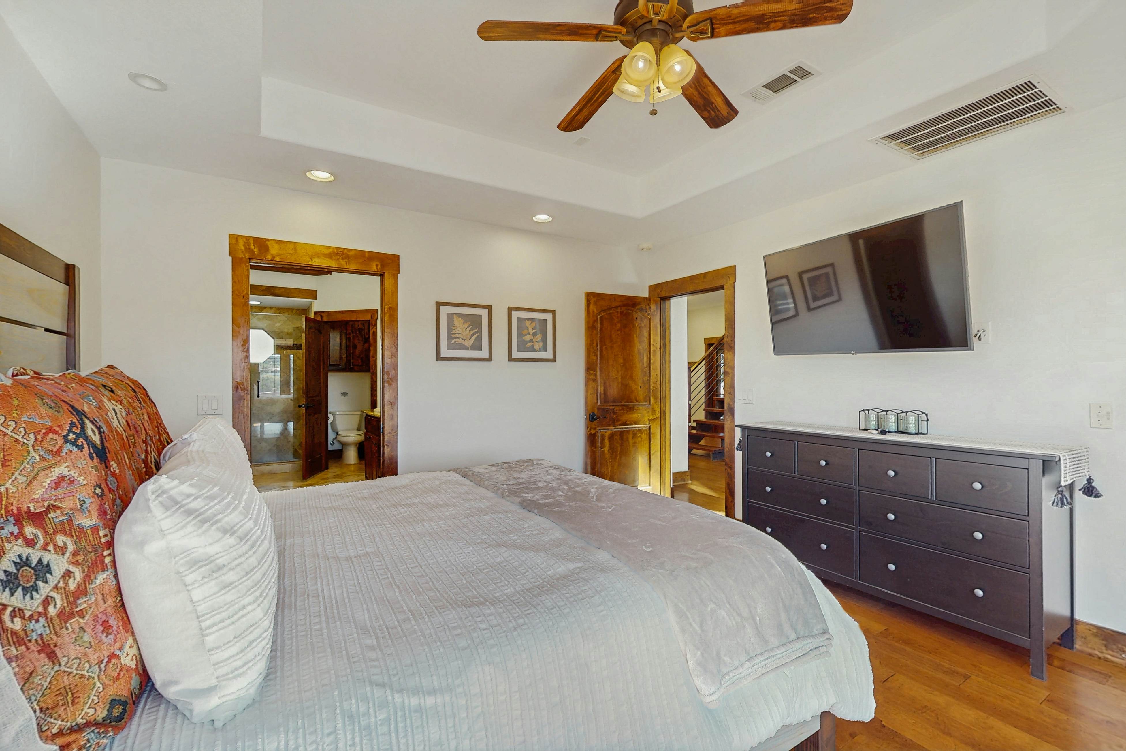 Spicewood Sunset Lake Villa 