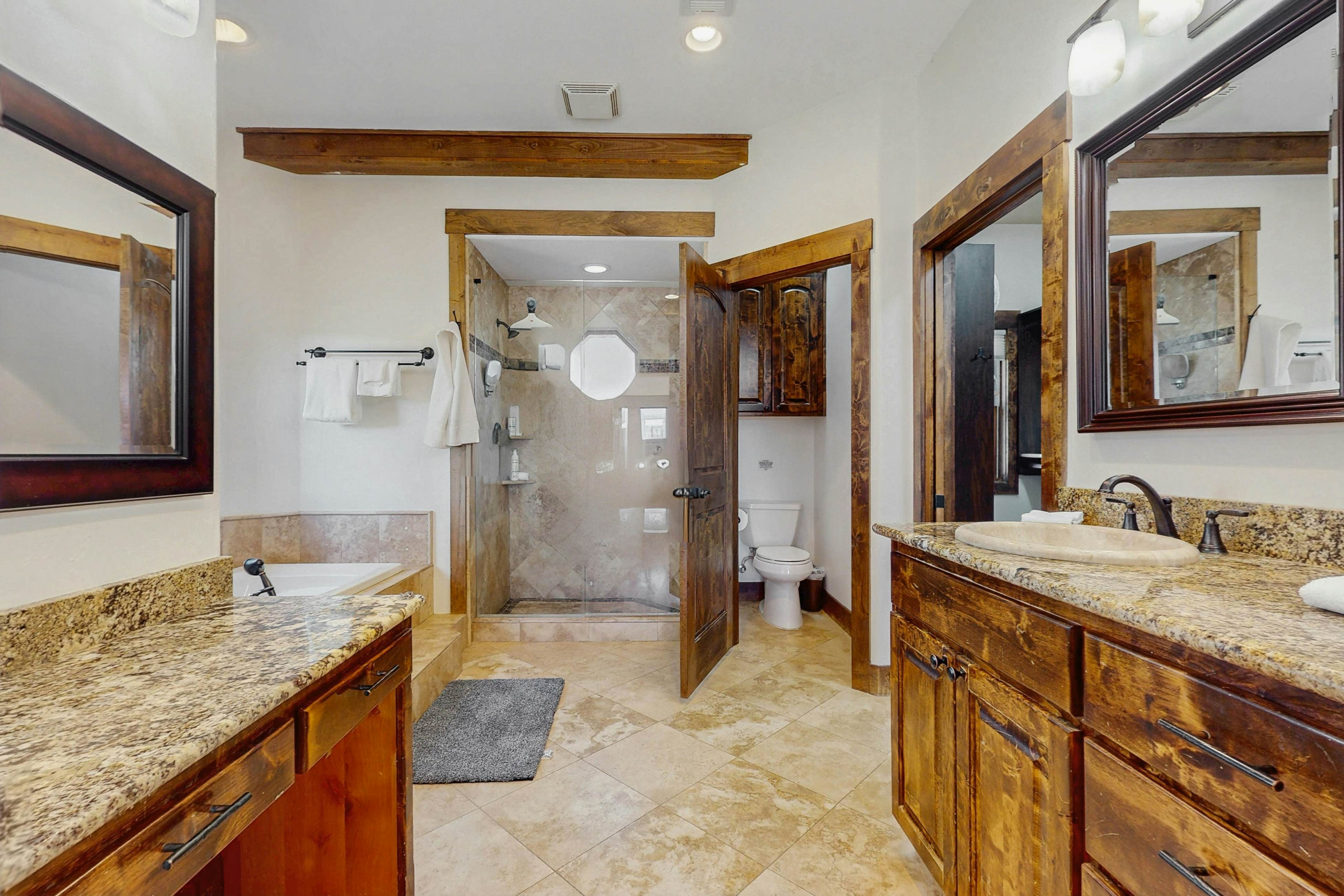 Spicewood Sunset Lake Villa 