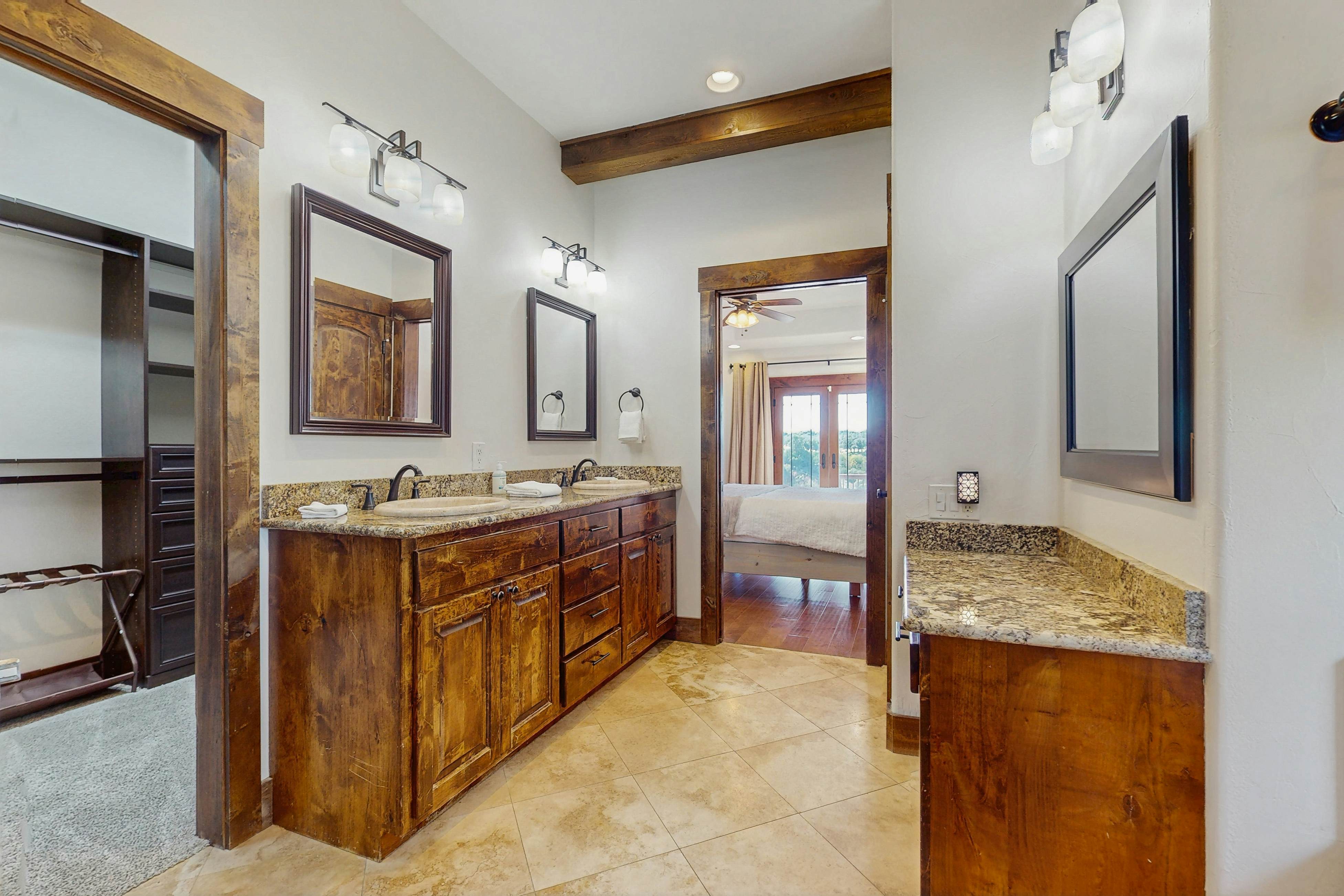 Spicewood Sunset Lake Villa 