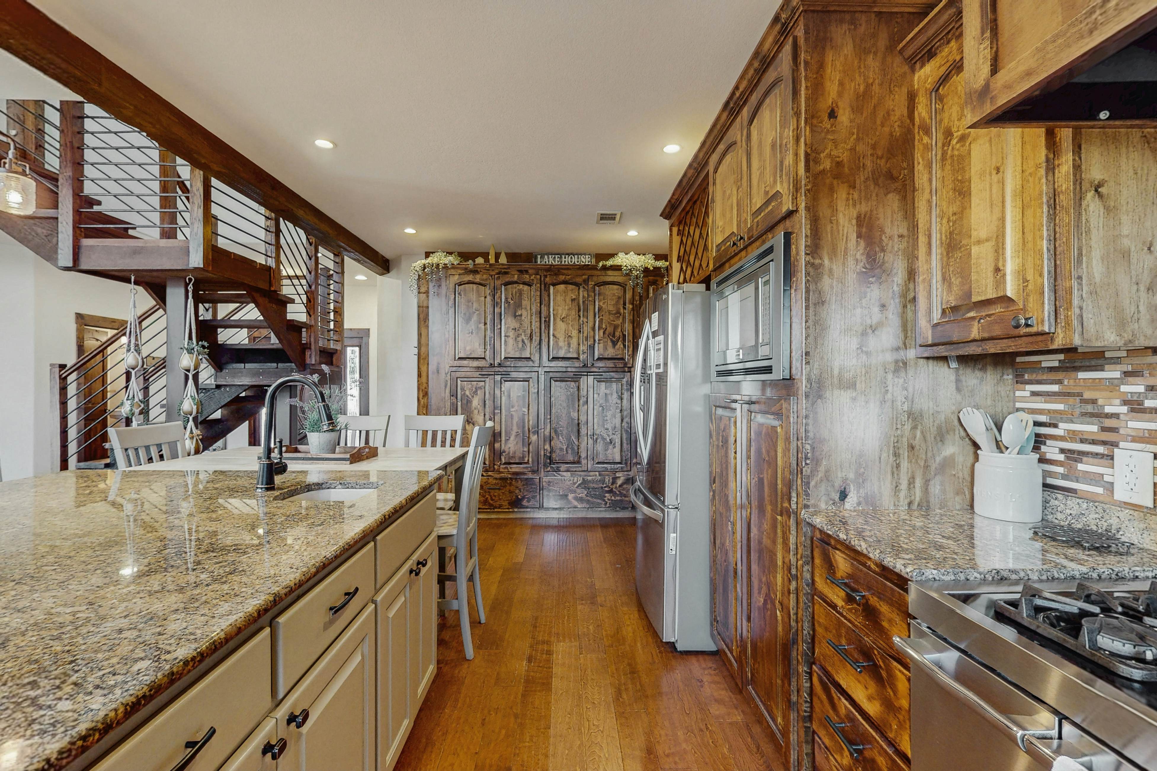 Spicewood Sunset Lake Villa 