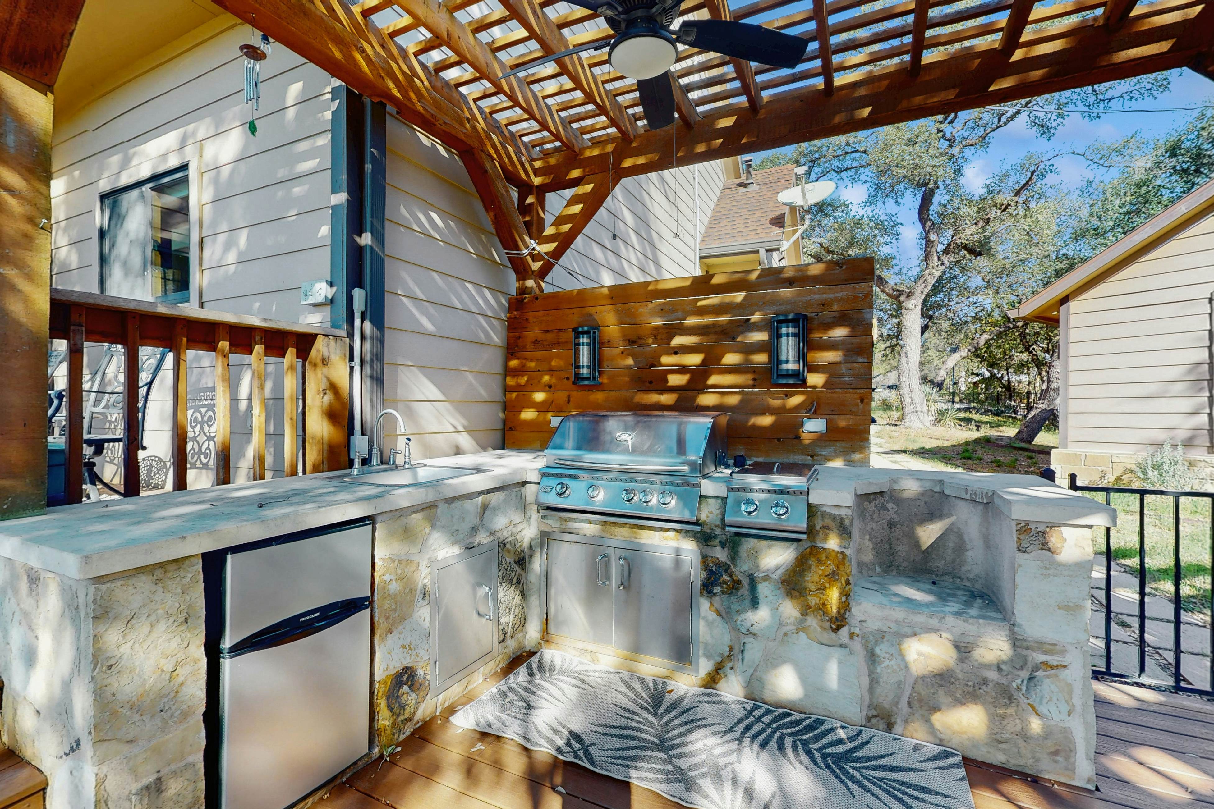 Spicewood Sunset Lake Villa 