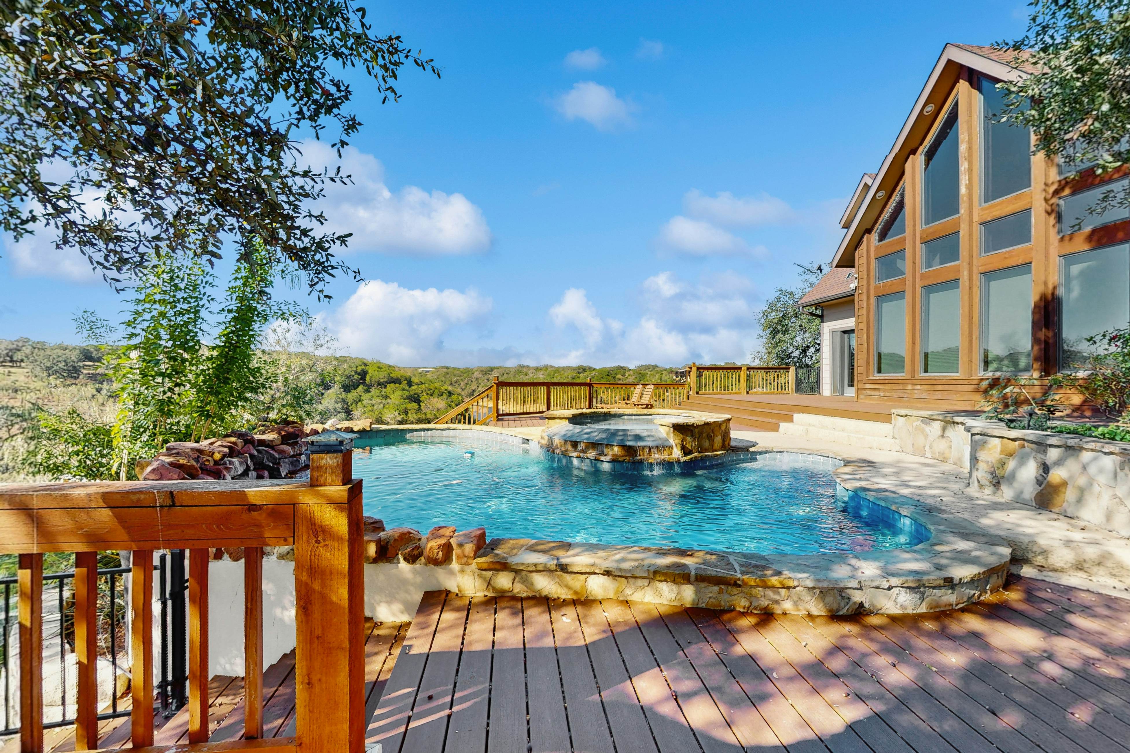 Spicewood Sunset Lake Villa 