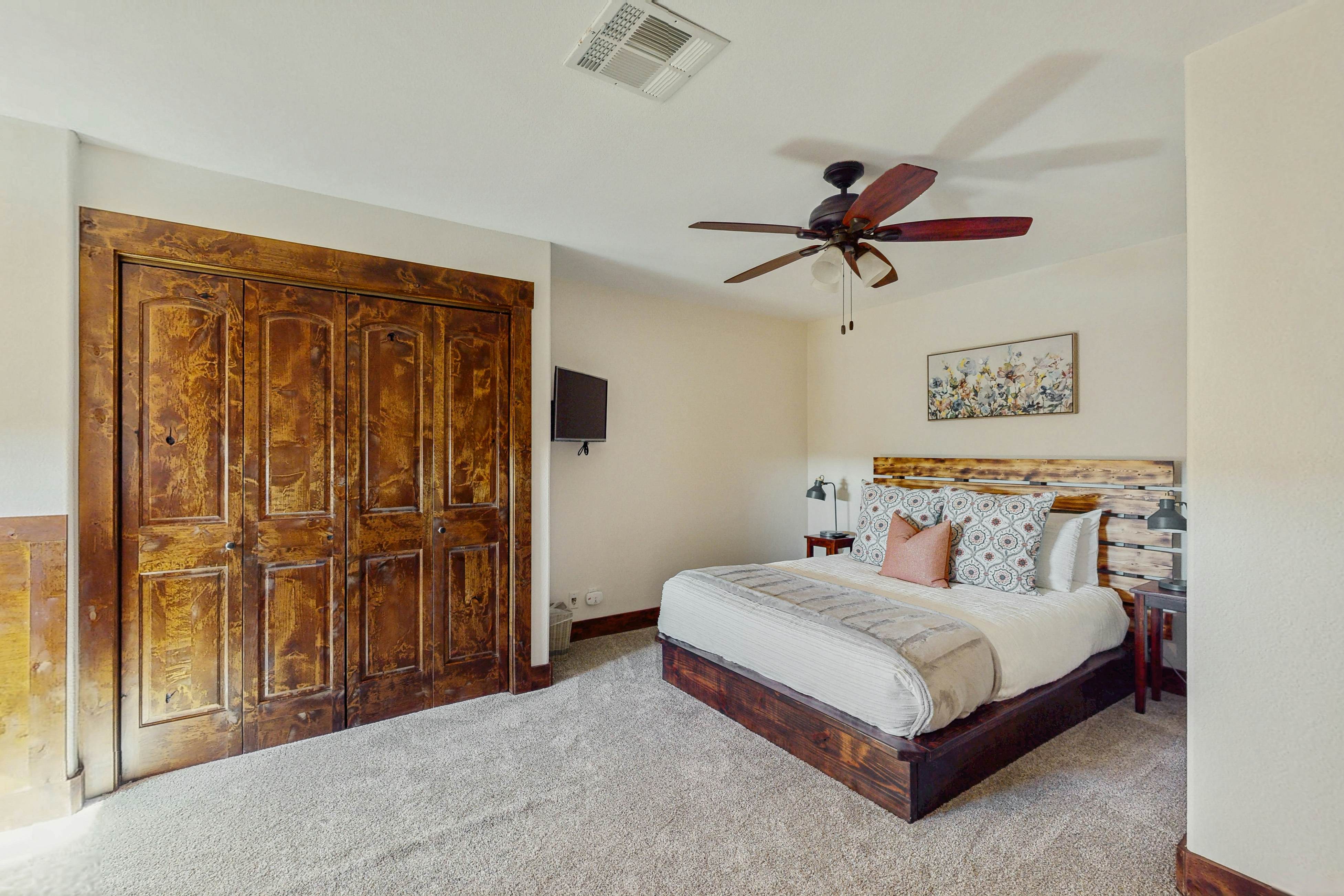 Spicewood Sunset Lake Villa 