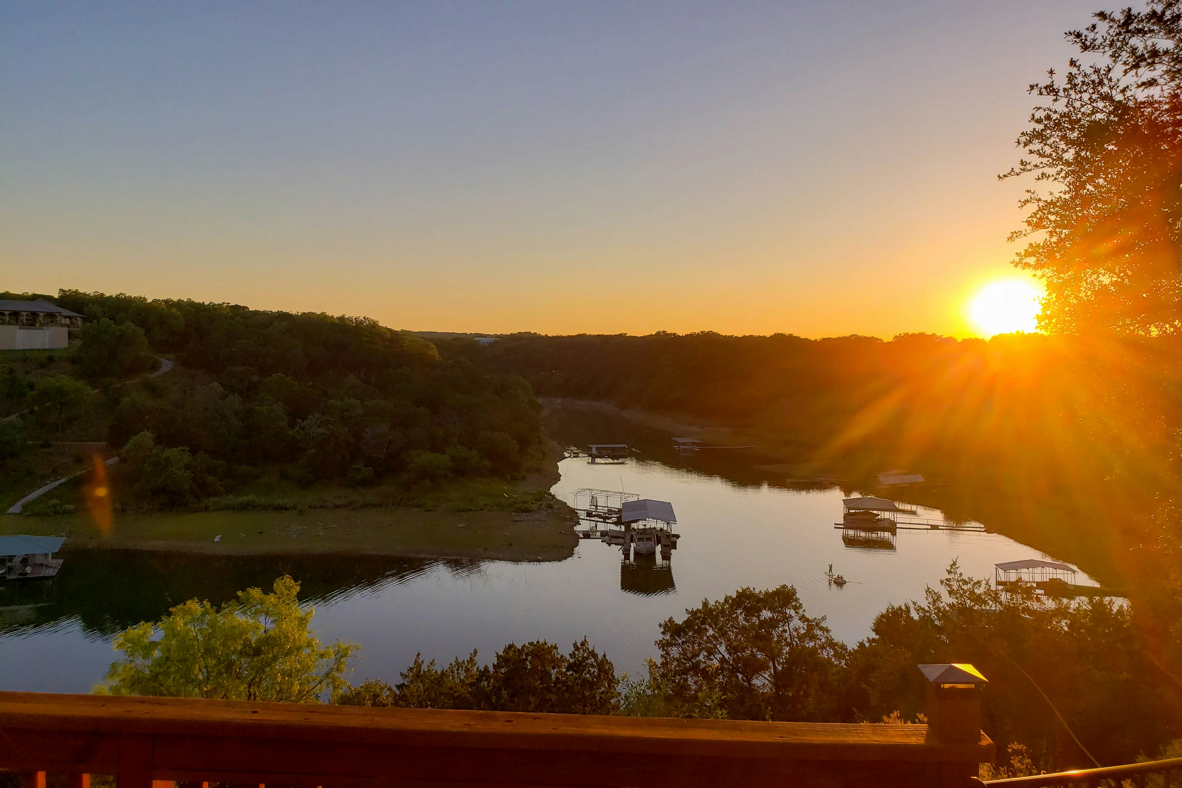 Spicewood Sunset Lake Villa 