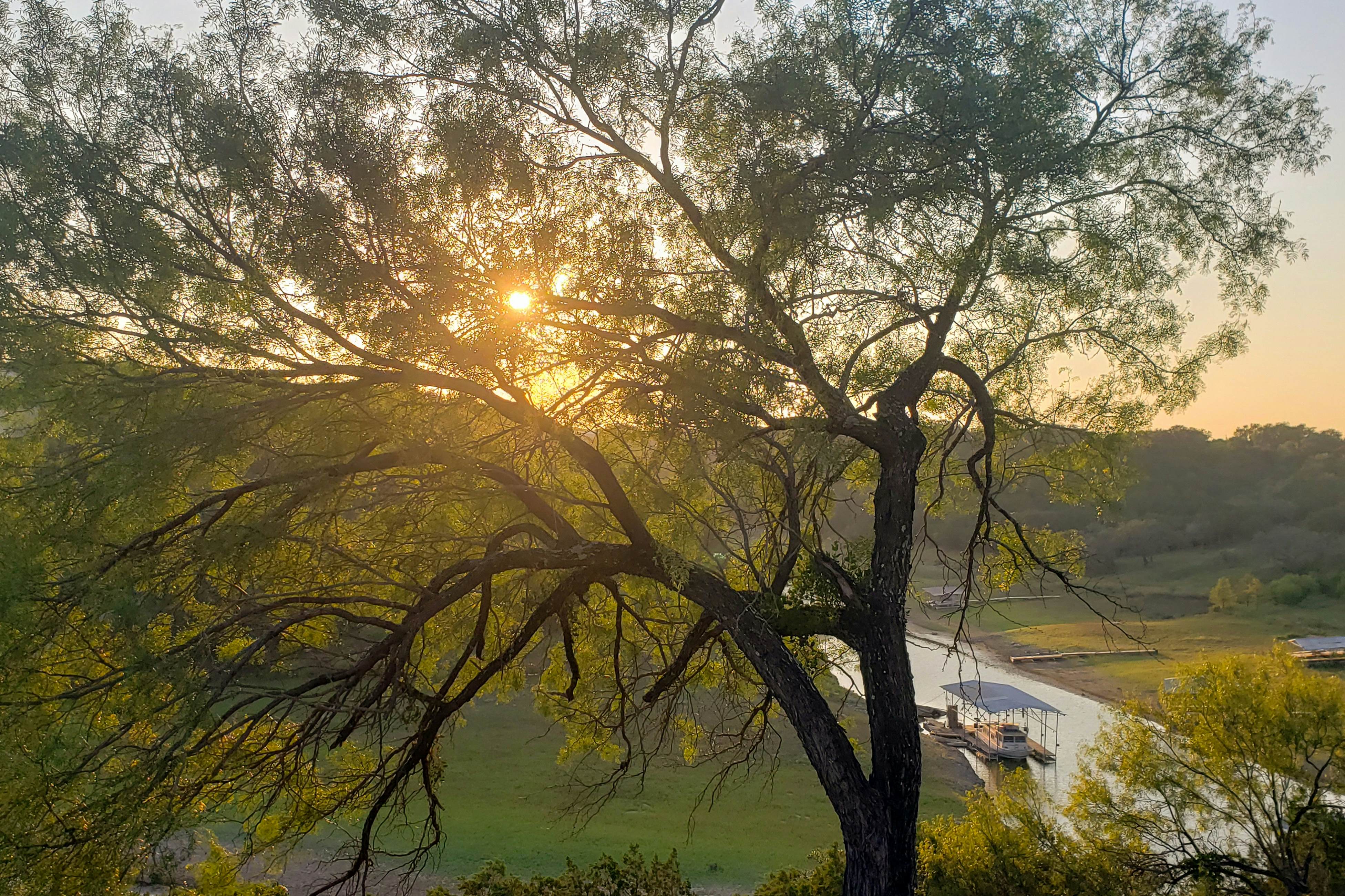 Spicewood Sunset Lake Villa 
