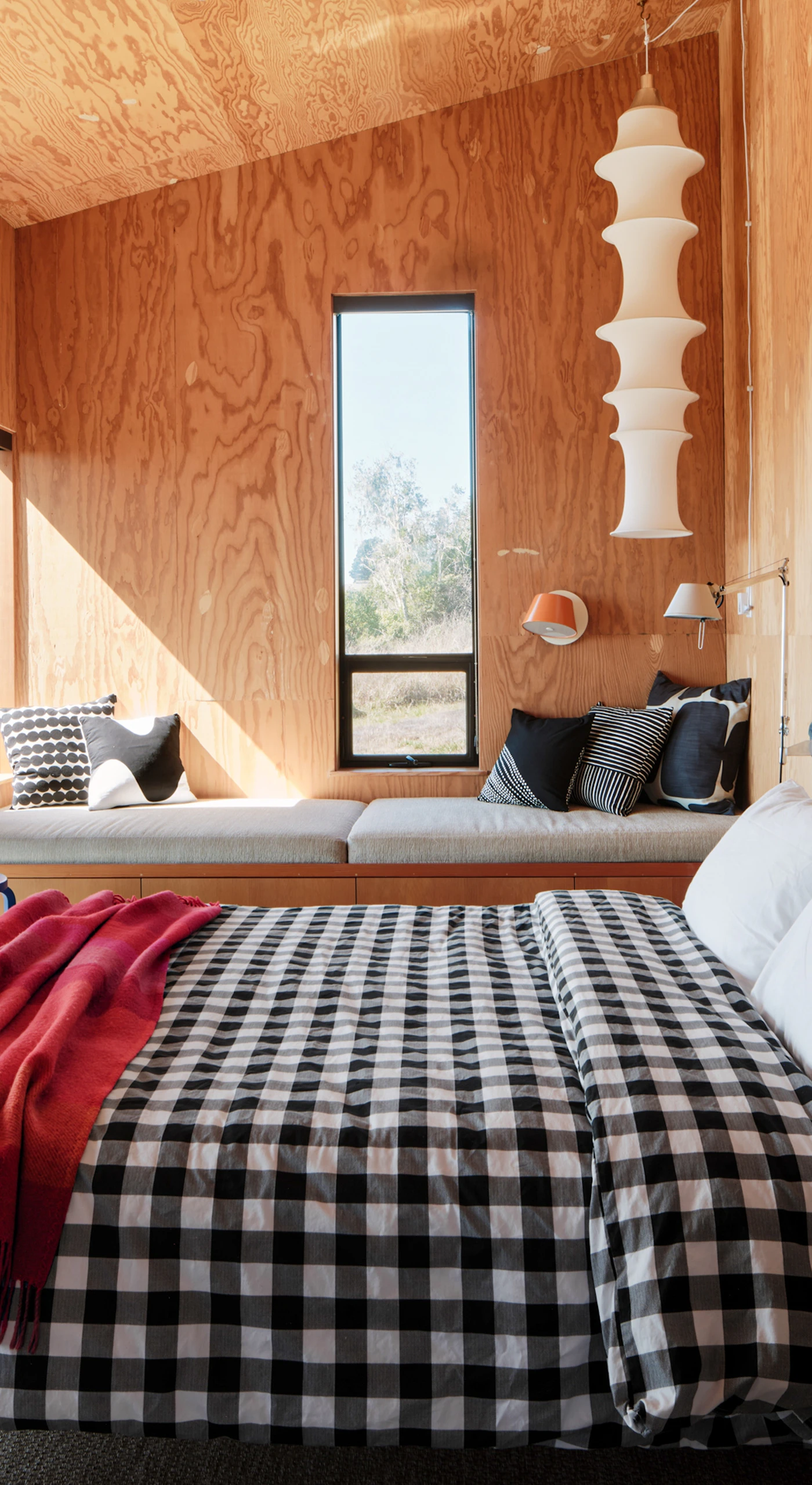 Your cozy retreat awaits! Wake up to sunlight streaming in, illuminating your peaceful sanctuary with stunning views.