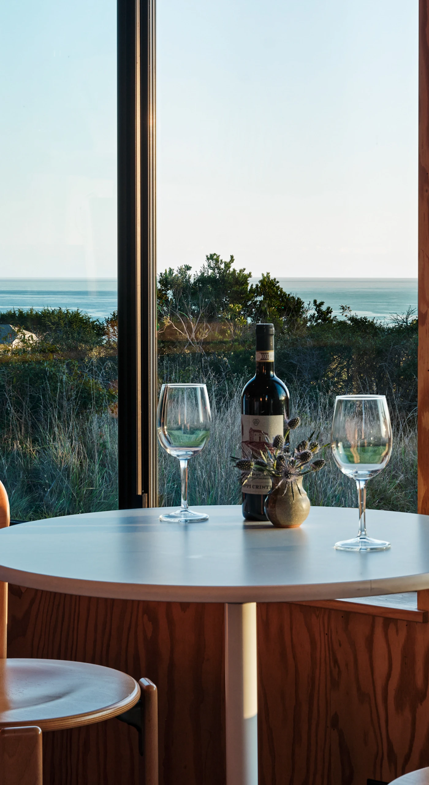 Imagine sipping wine with the sunset painting the sky—a perfect dining experience overlooking the serene ocean.