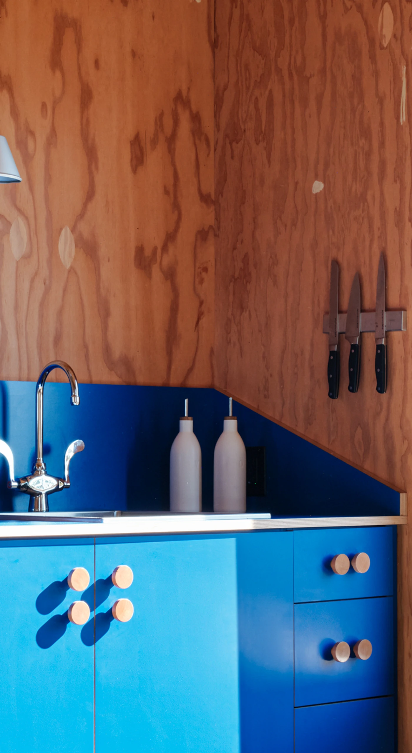 Whip up culinary delights in this vibrant kitchen, where blue hues mirror the ocean just outside your window.
