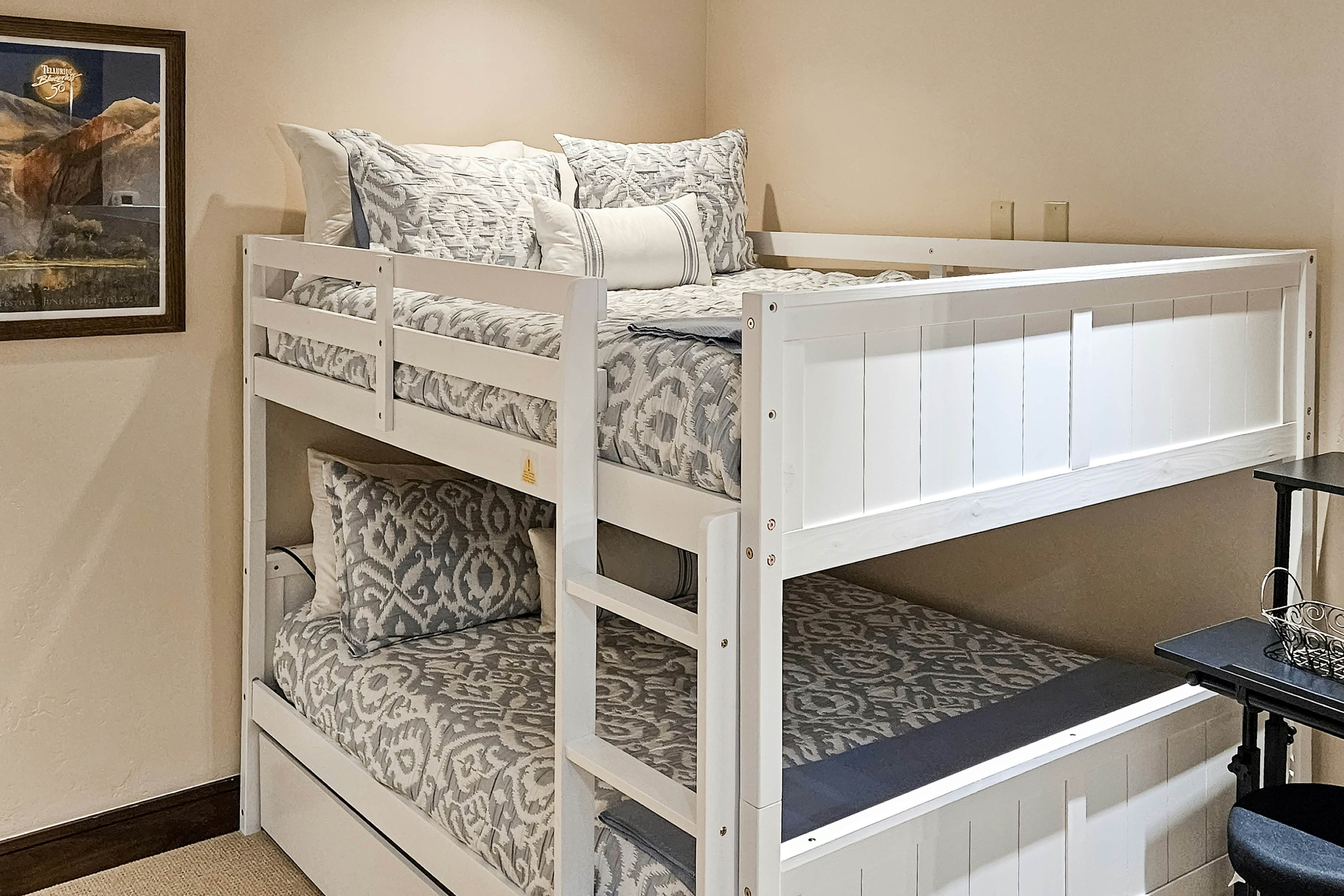 Trails Edge 8 - Trails Edge Line