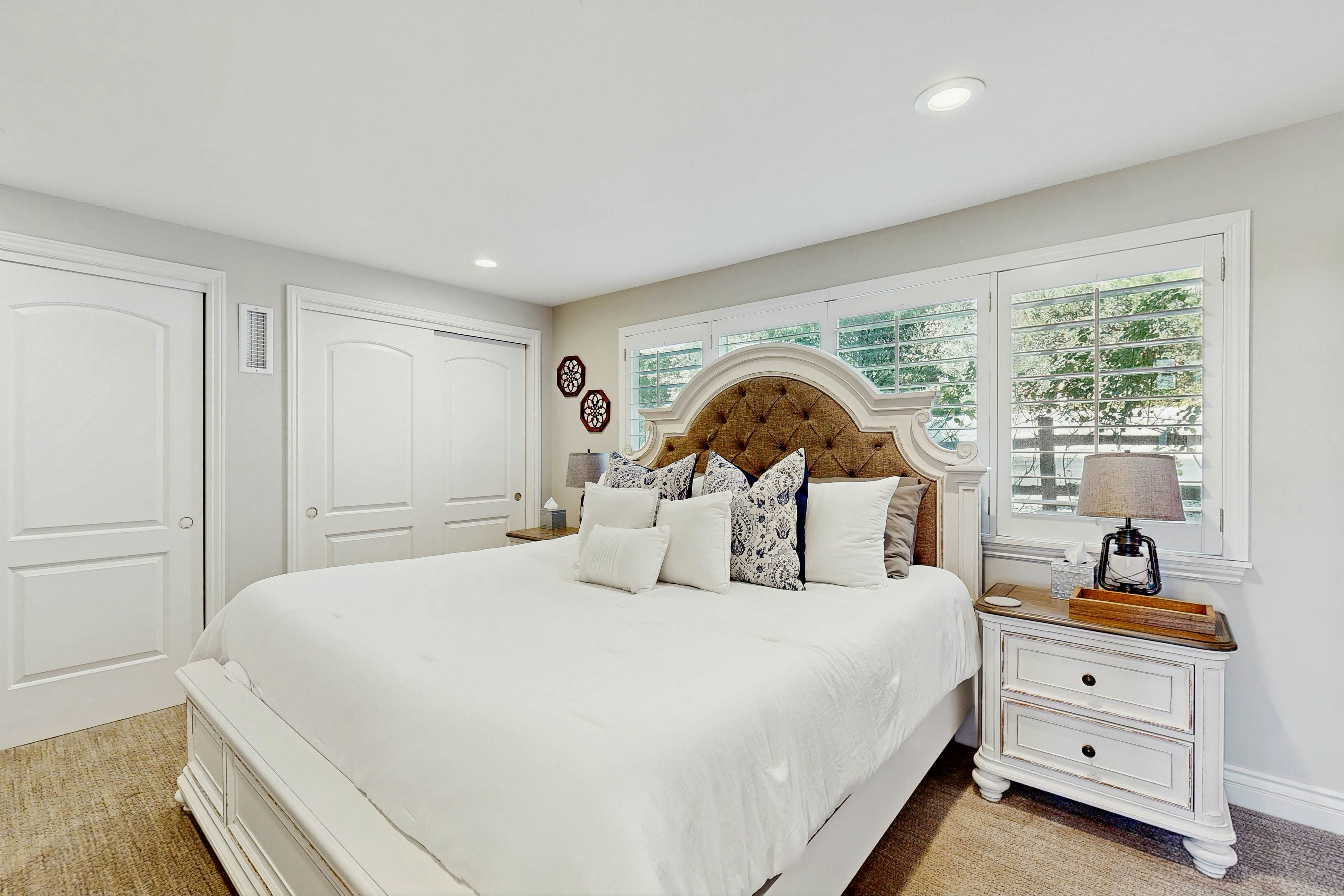 Surreal Feel Lakeview #B (Upstairs)