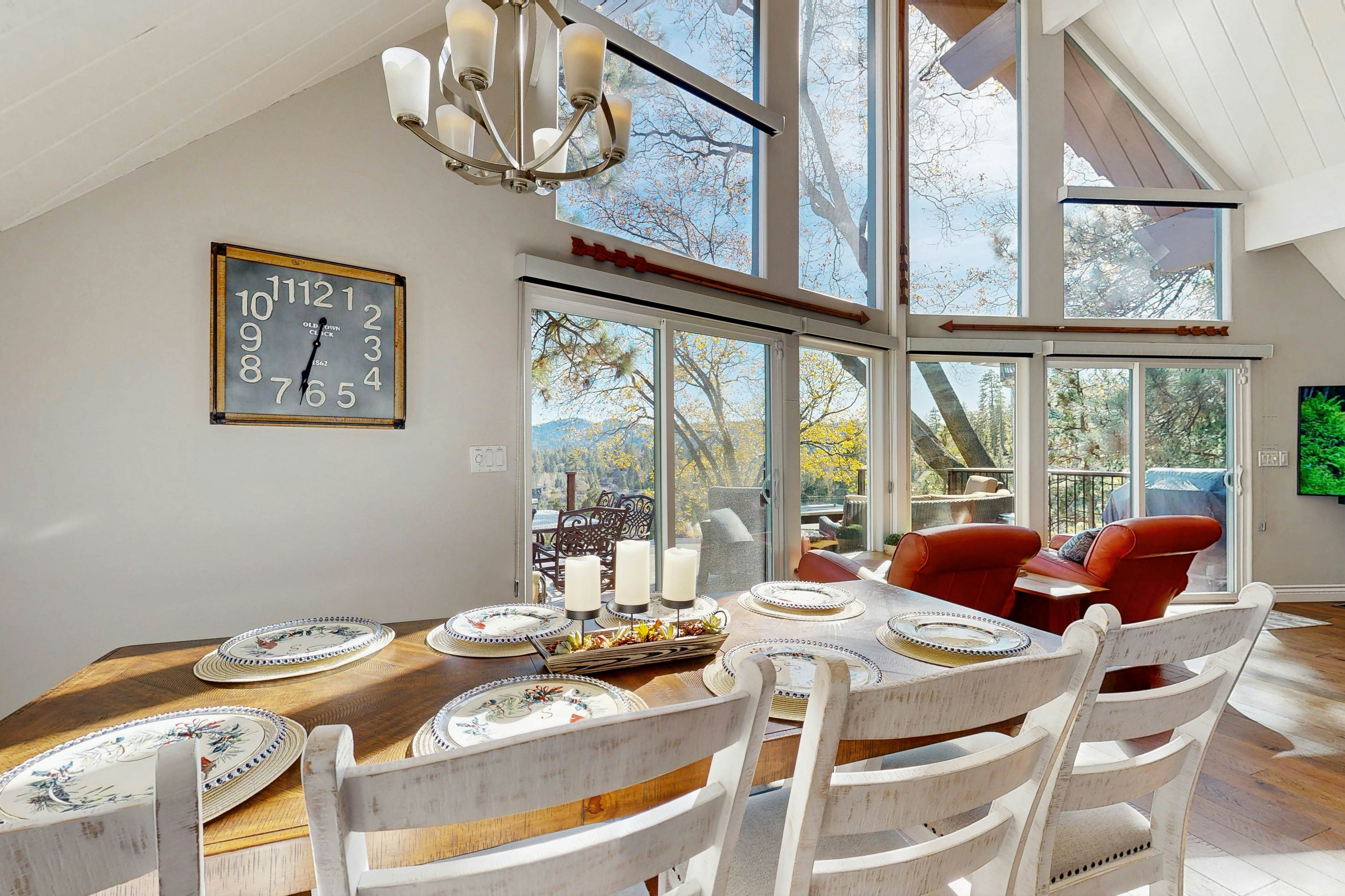 Surreal Feel Lakeview #B (Upstairs)