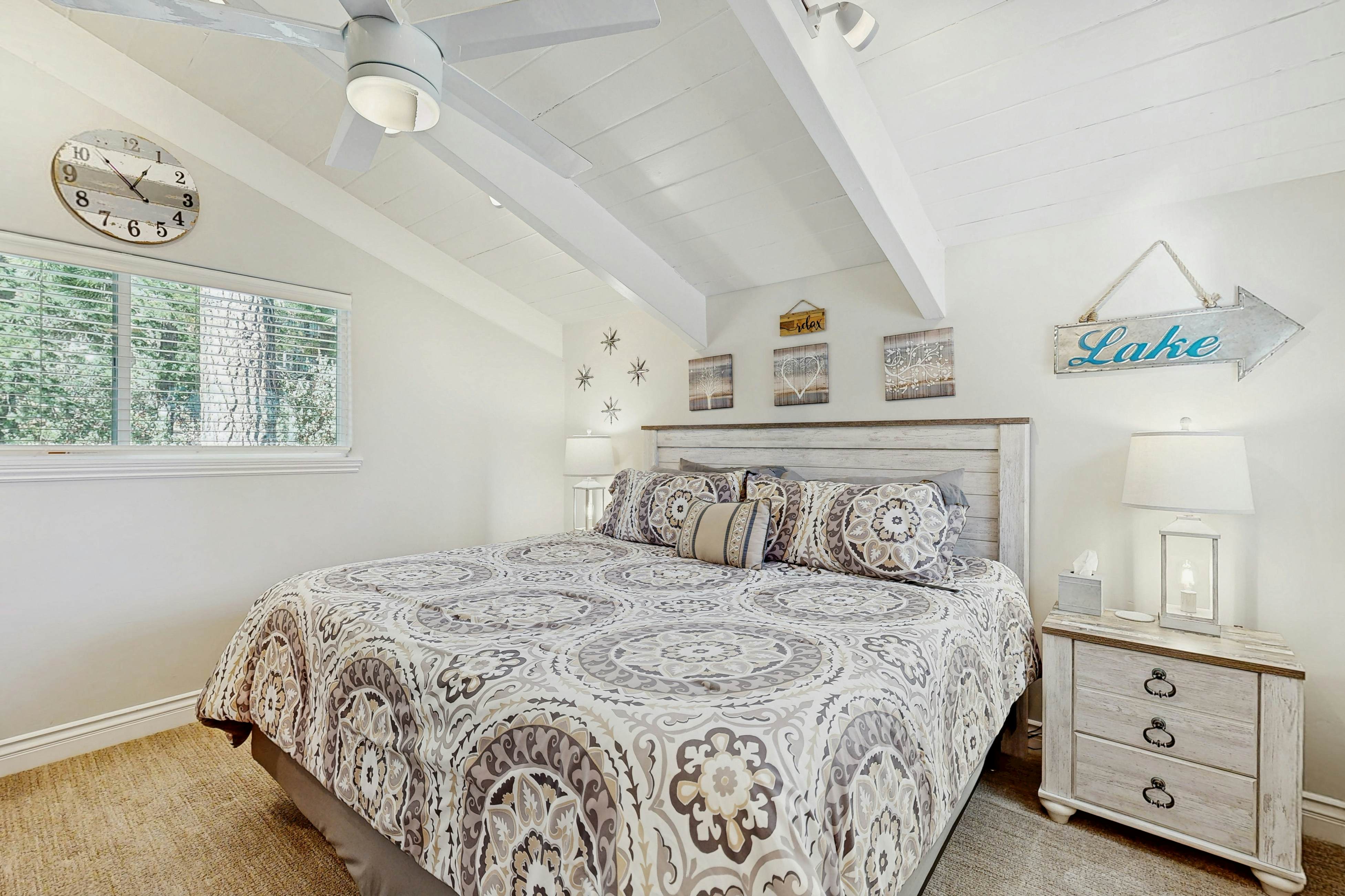 Surreal Feel Lakeview #B (Upstairs)