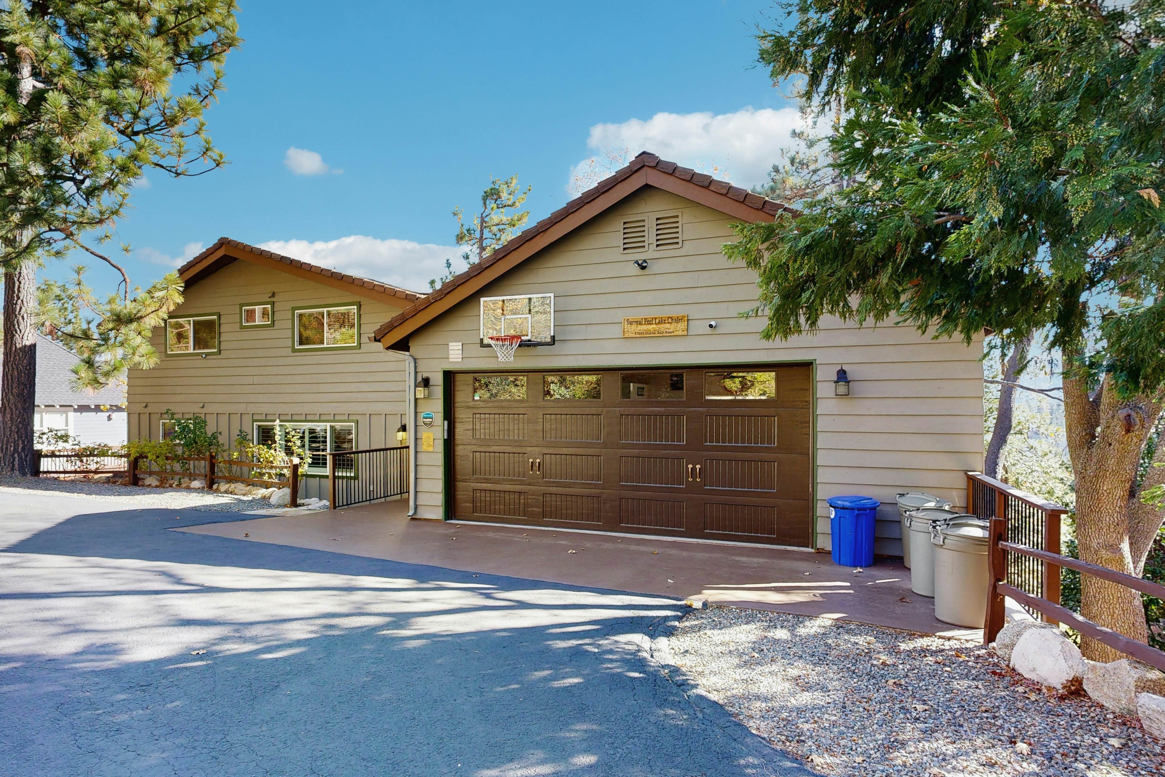 Surreal Feel Lakeview #B (Upstairs)