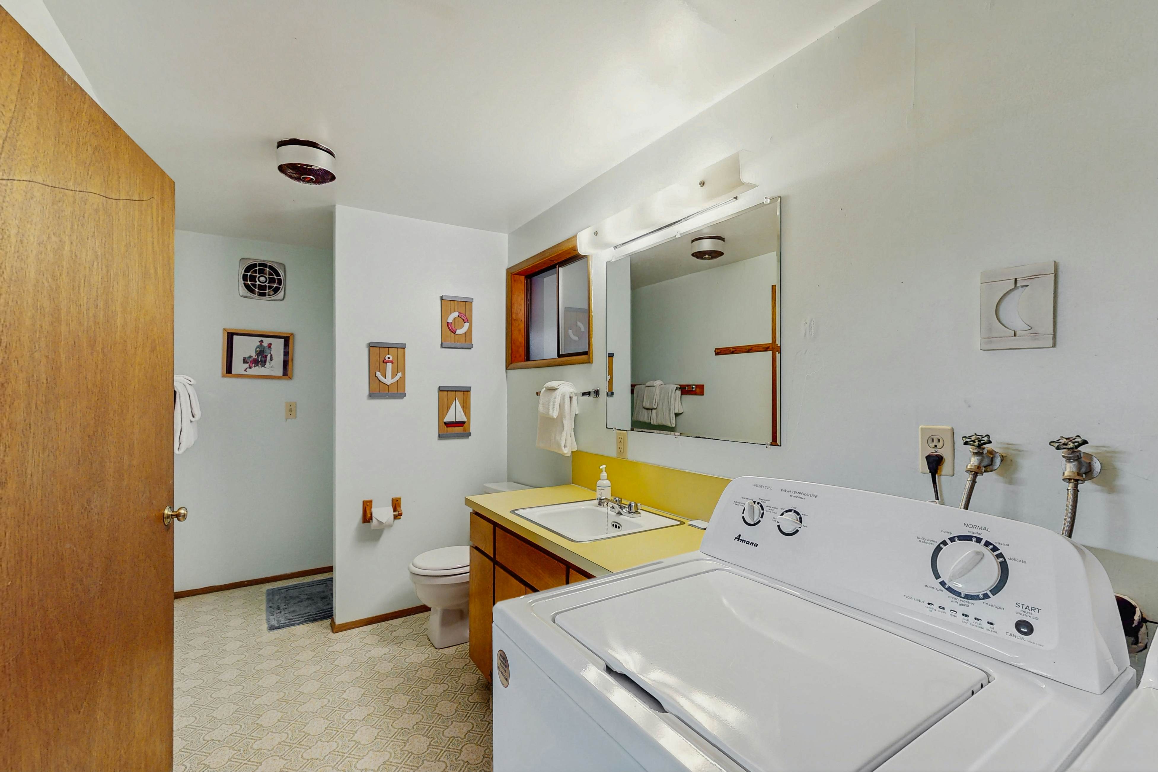 Rustic Retreat on Mercer Lake