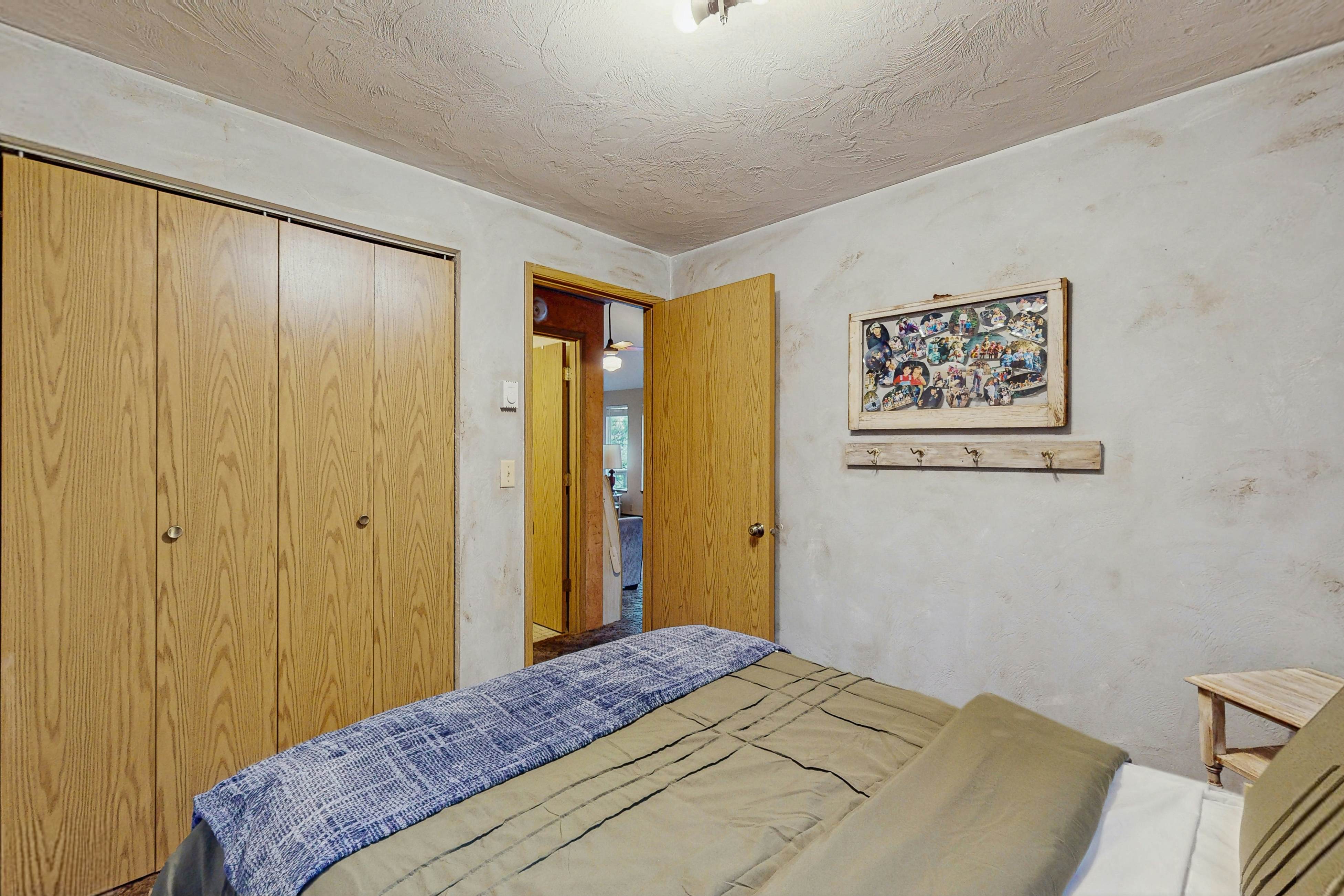 Rustic Retreat on Mercer Lake