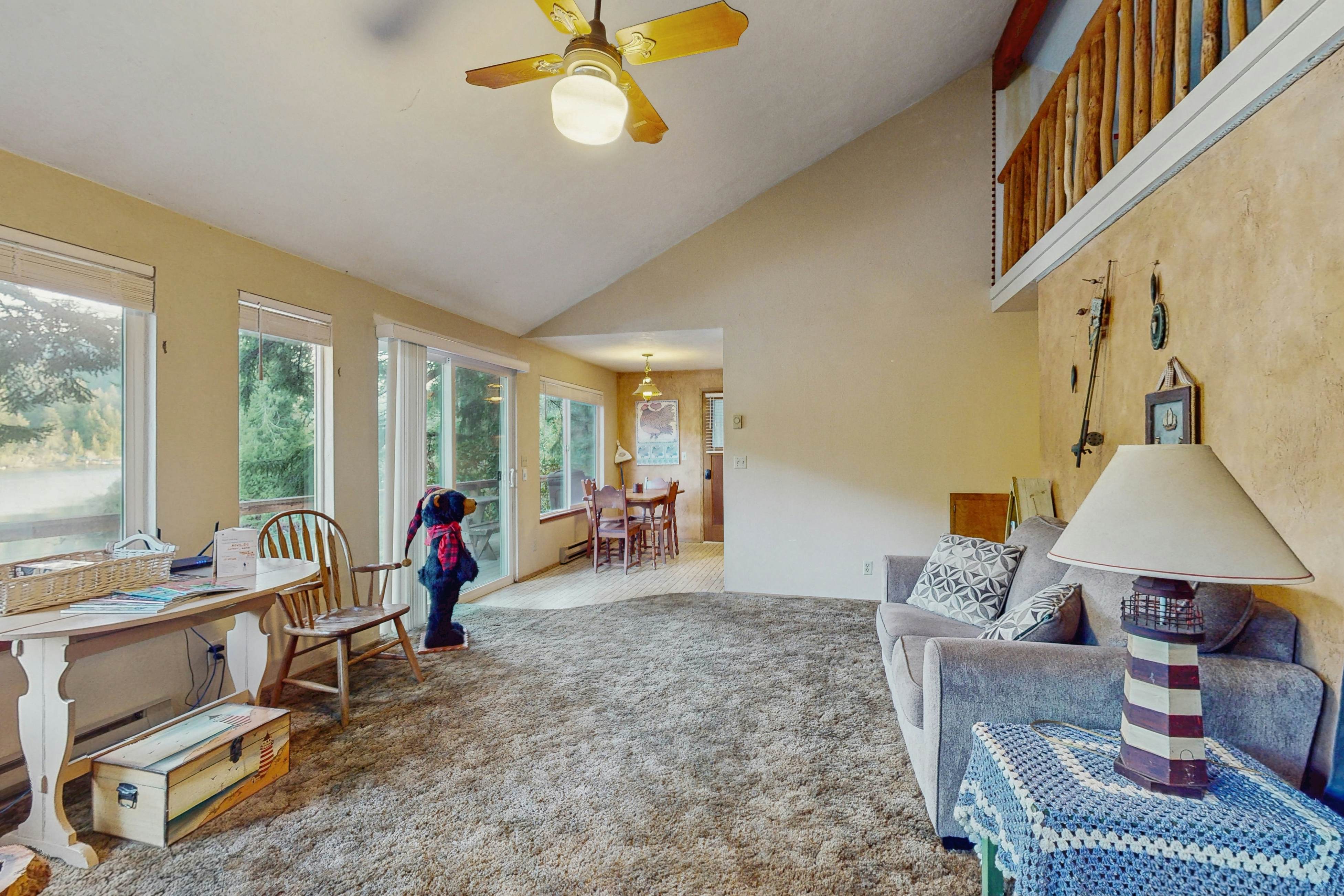 Rustic Retreat on Mercer Lake