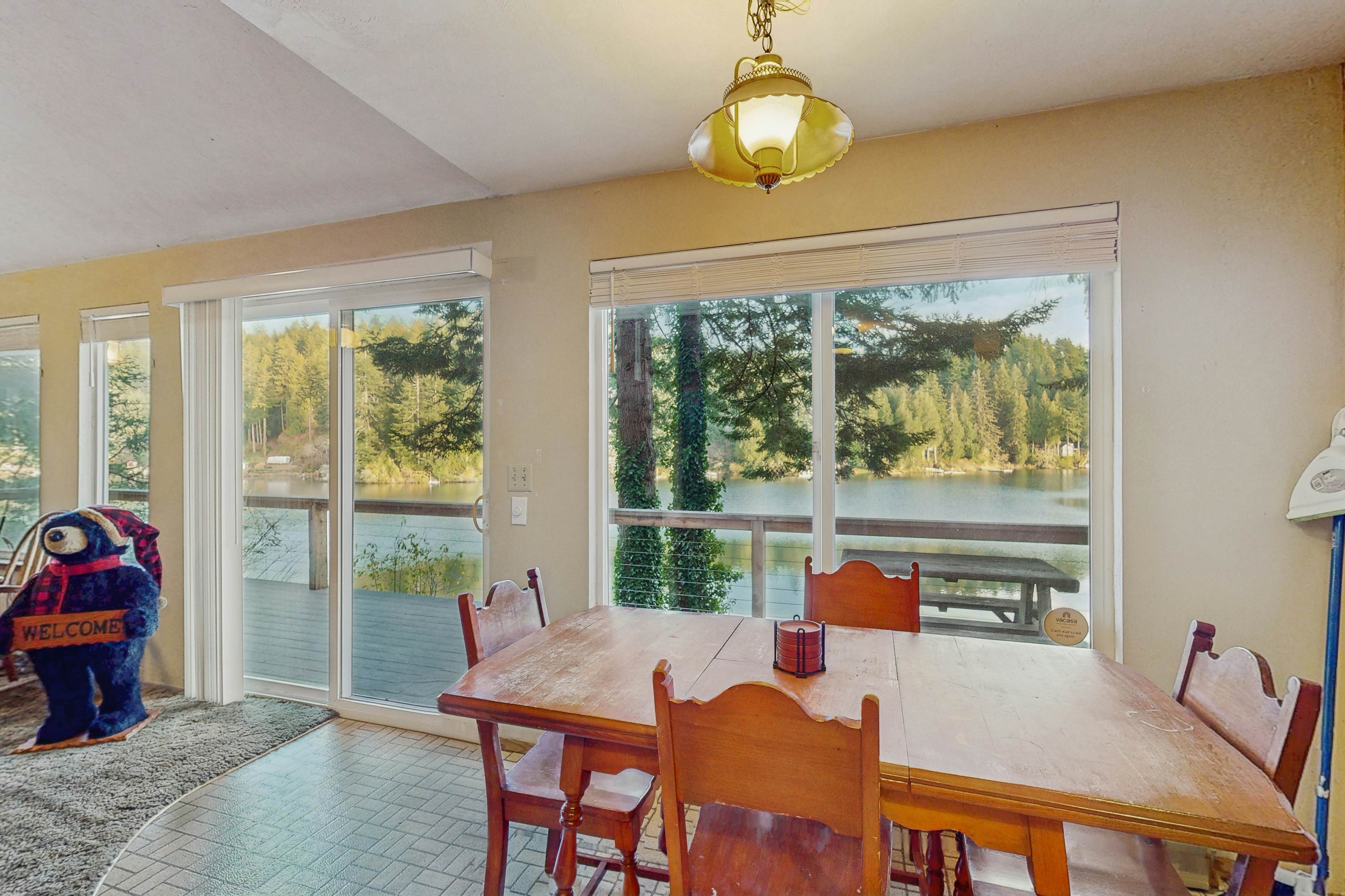 Rustic Retreat on Mercer Lake