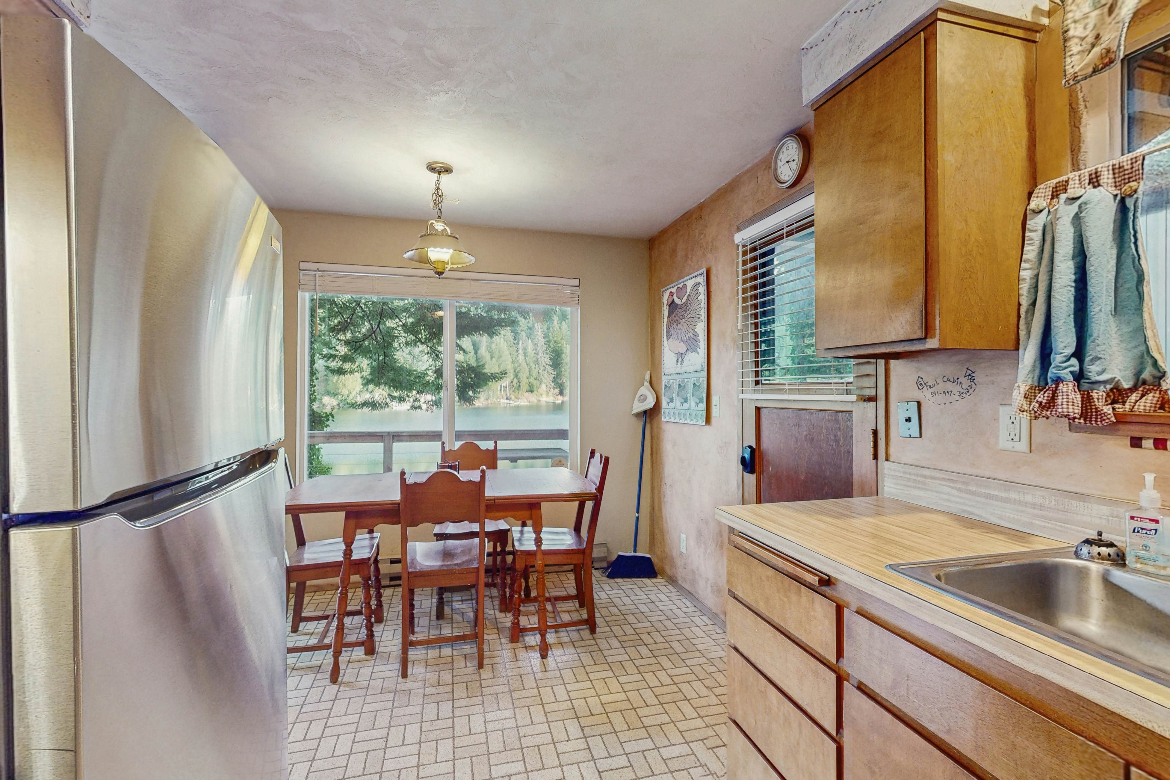 Rustic Retreat on Mercer Lake