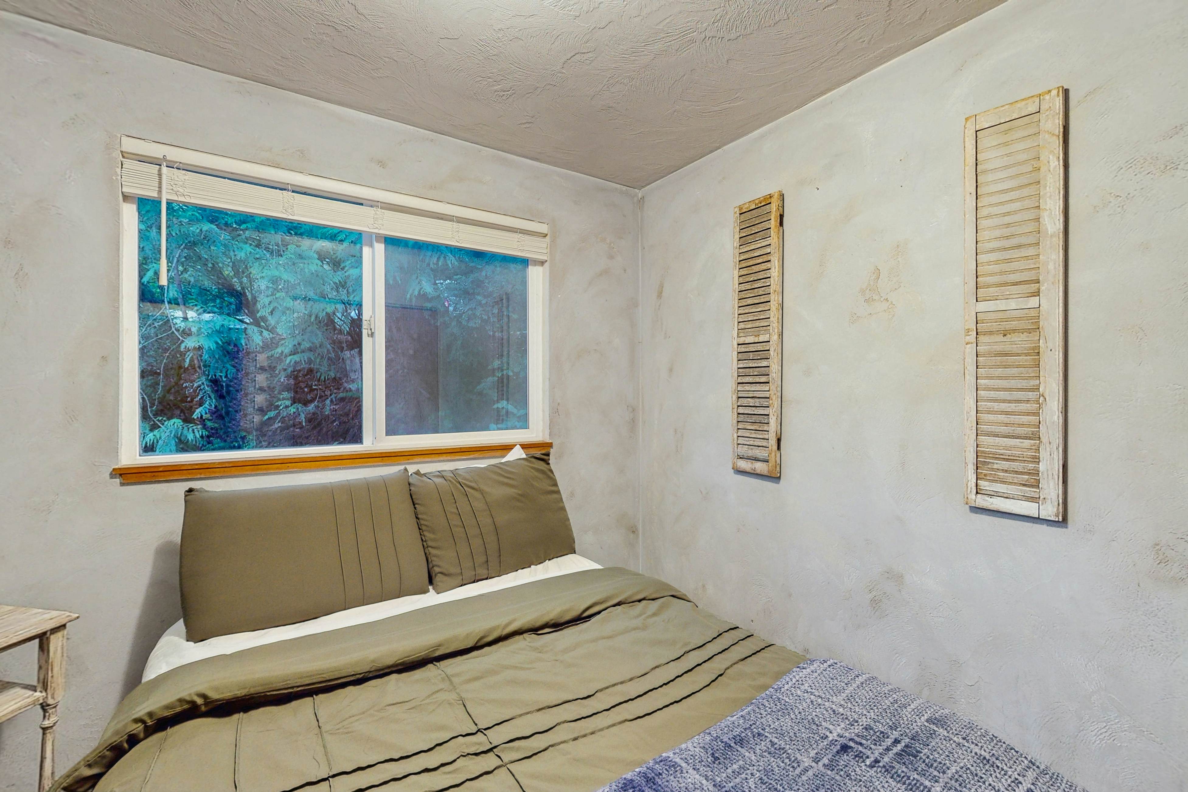 Rustic Retreat on Mercer Lake