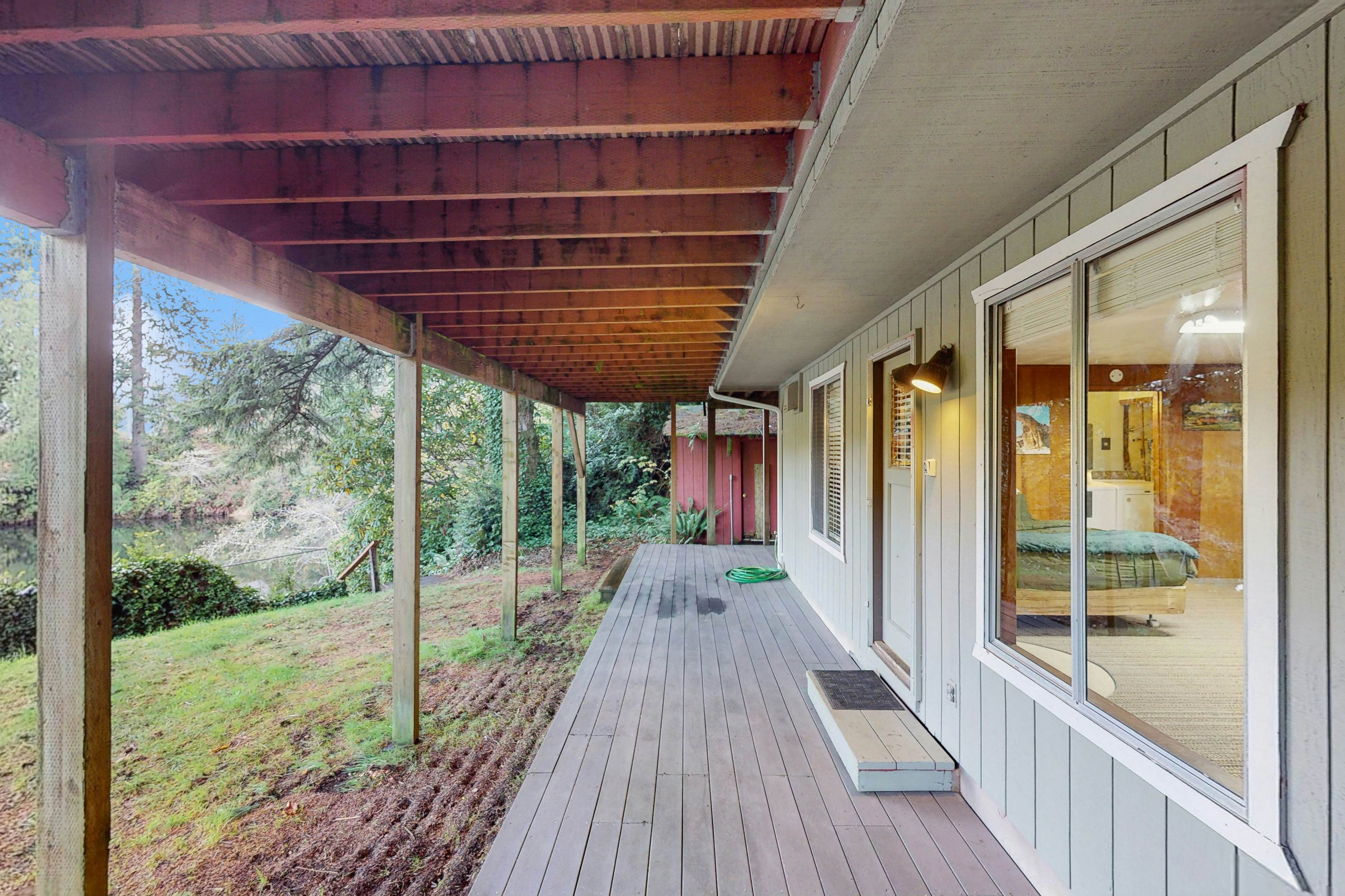 Rustic Retreat on Mercer Lake