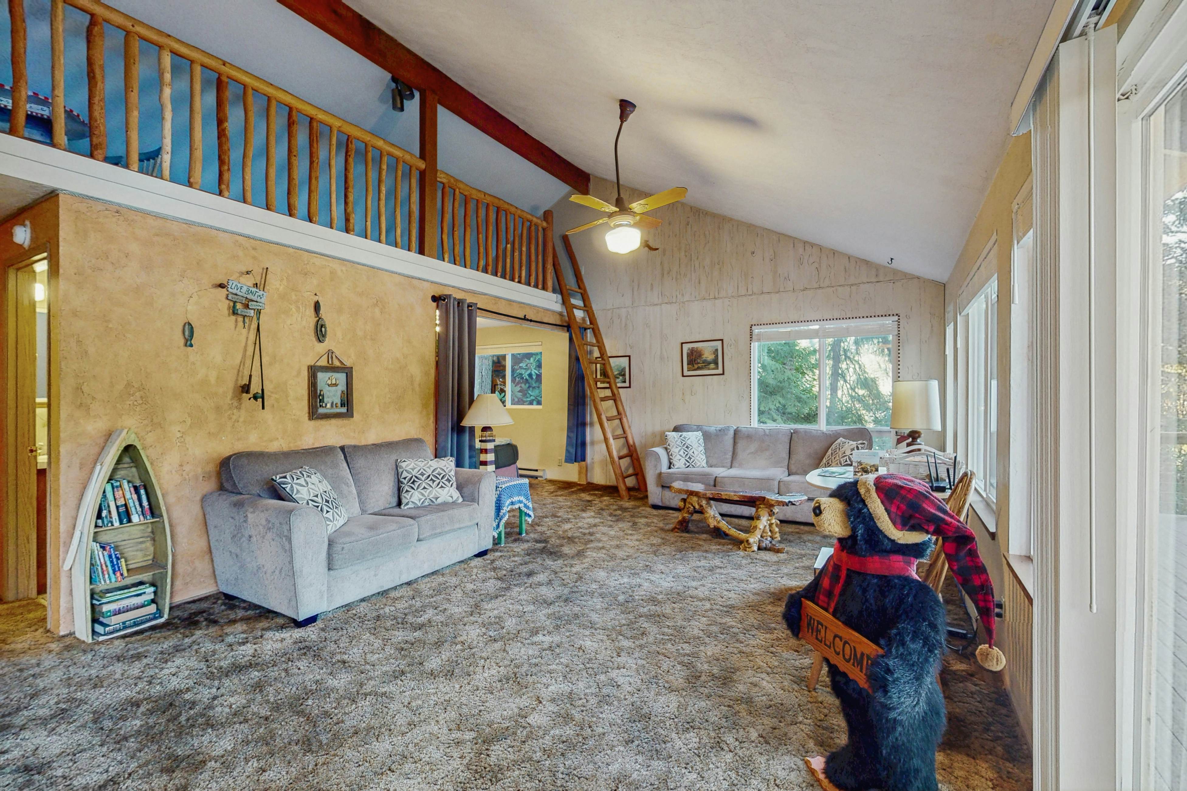 Rustic Retreat on Mercer Lake