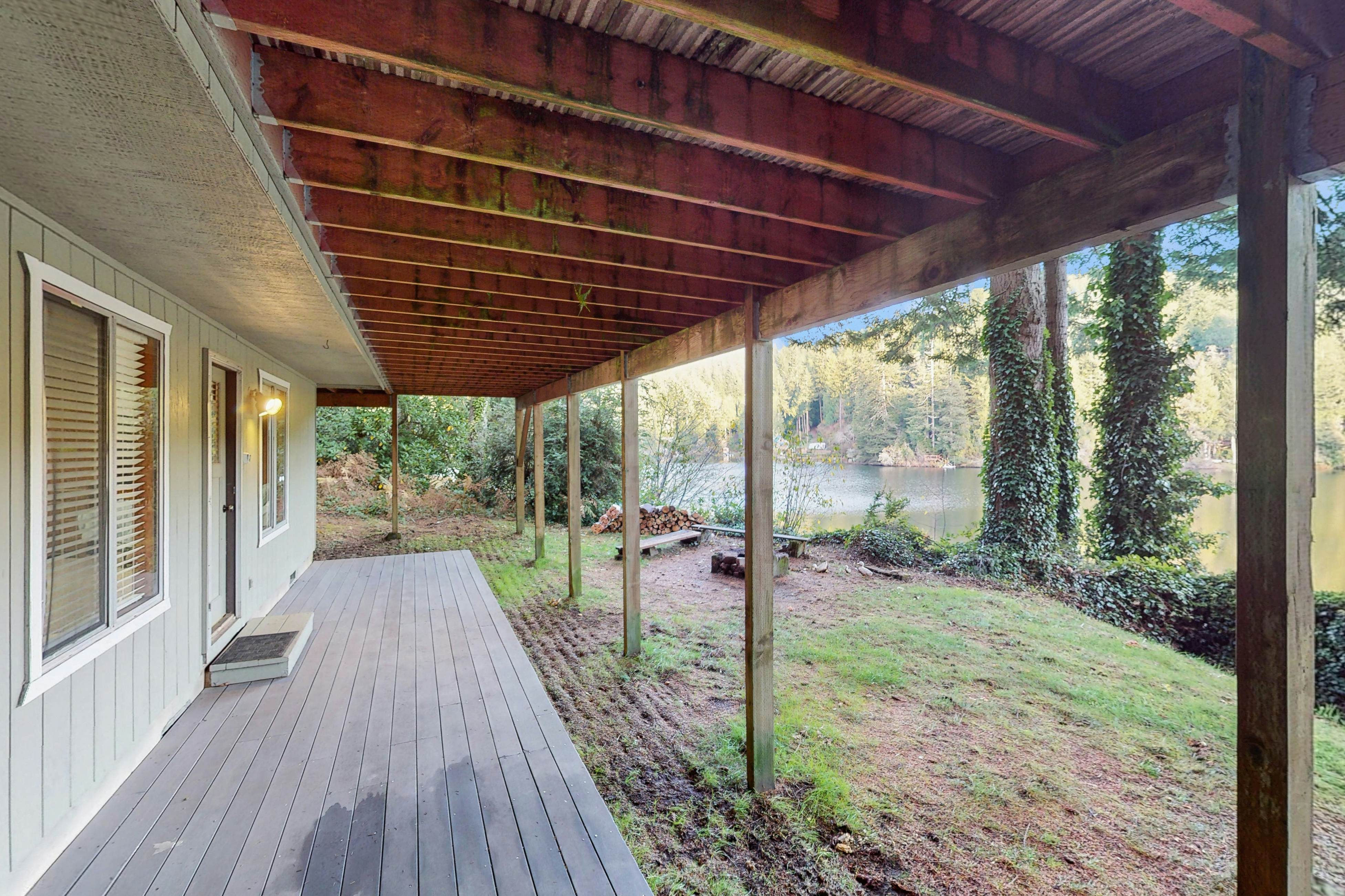 Rustic Retreat on Mercer Lake