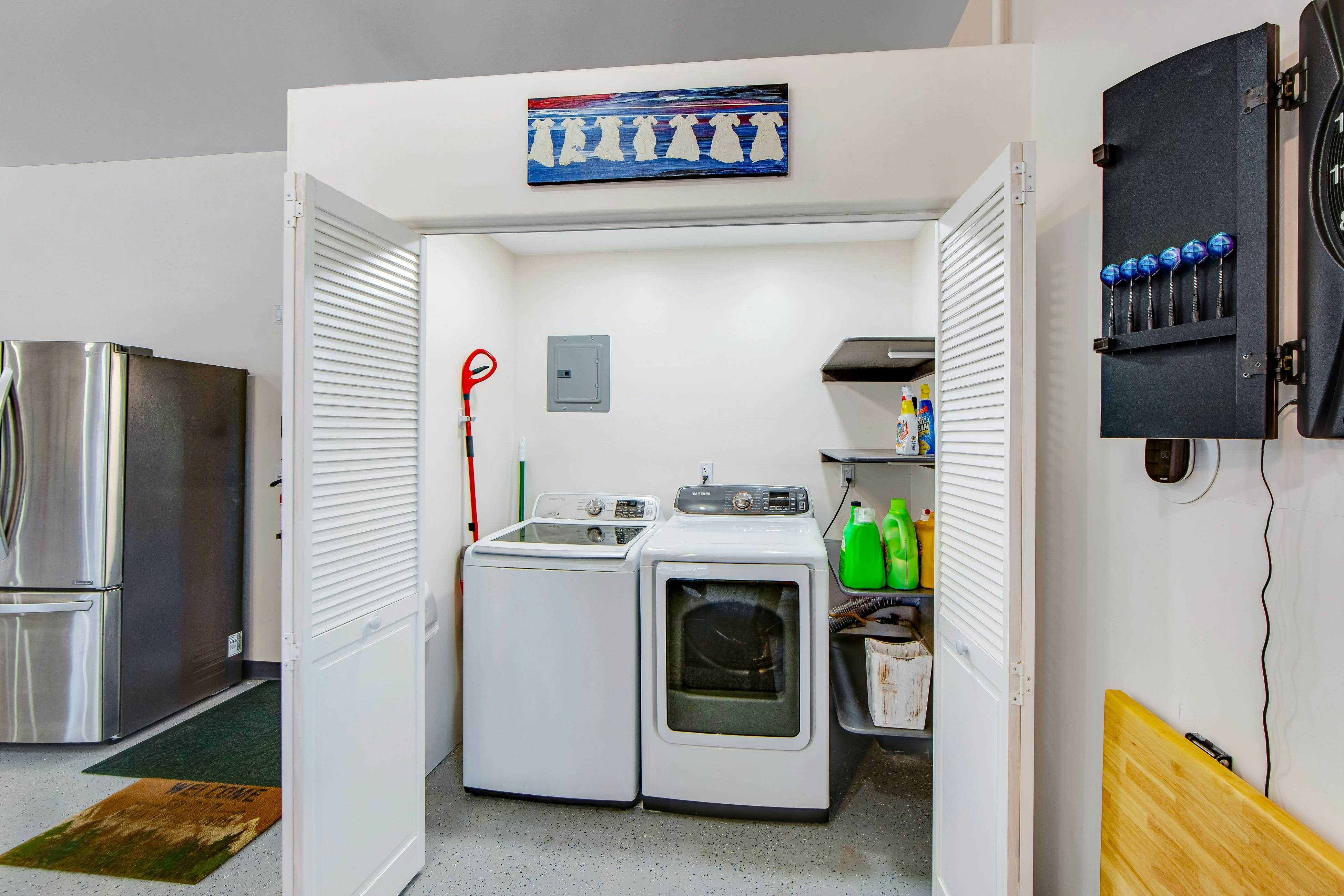 Surreal Feel Lakeview #B (Upstairs)