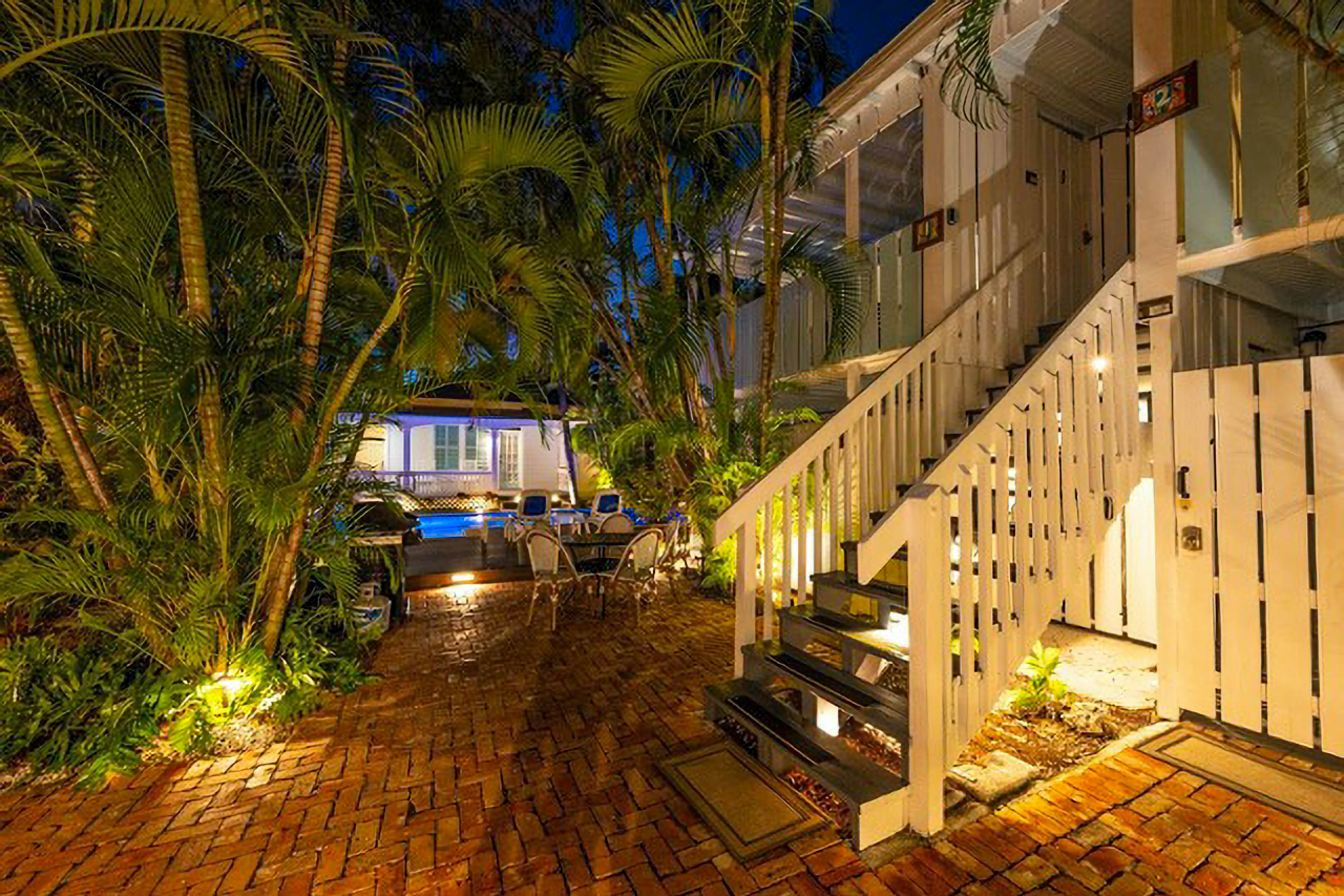 Papa's Hideaway #3 - For Whom the Bell Tolls