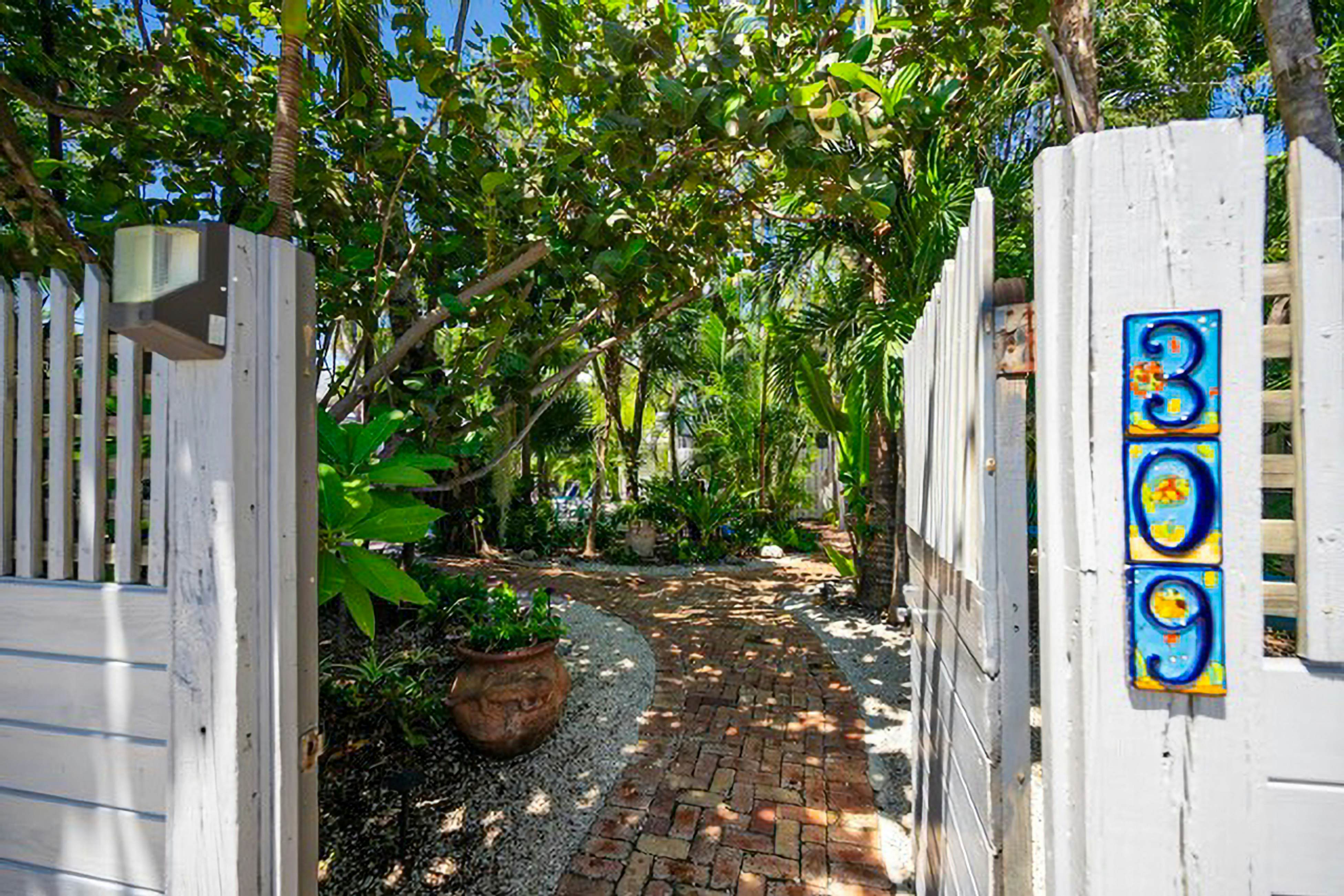 Papa's Hideaway  - Garden of Eden