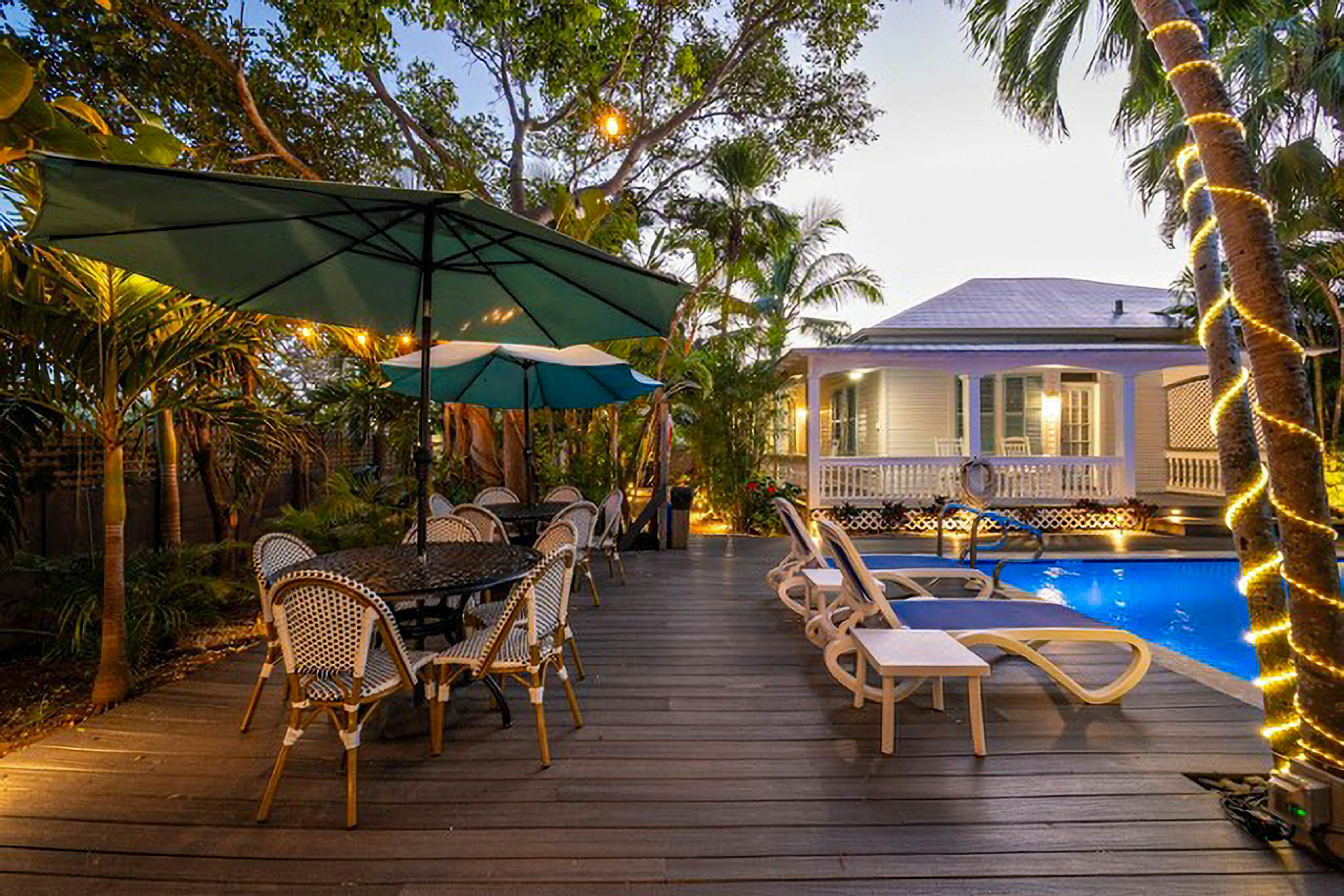 Papa's Hideaway  - Garden of Eden